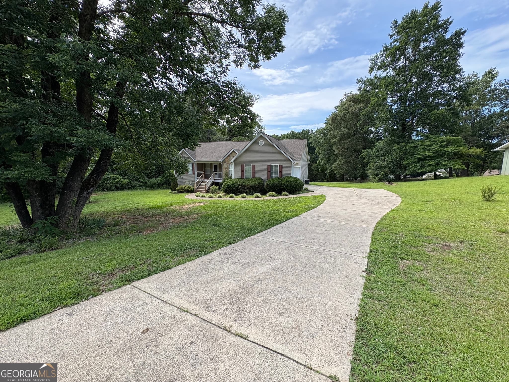3 bedroom, 3 bathroom, 2,470 sq ft single family residence for sale at 2301 Piney Grove Road, Loganville, GA 30052 — photo 2