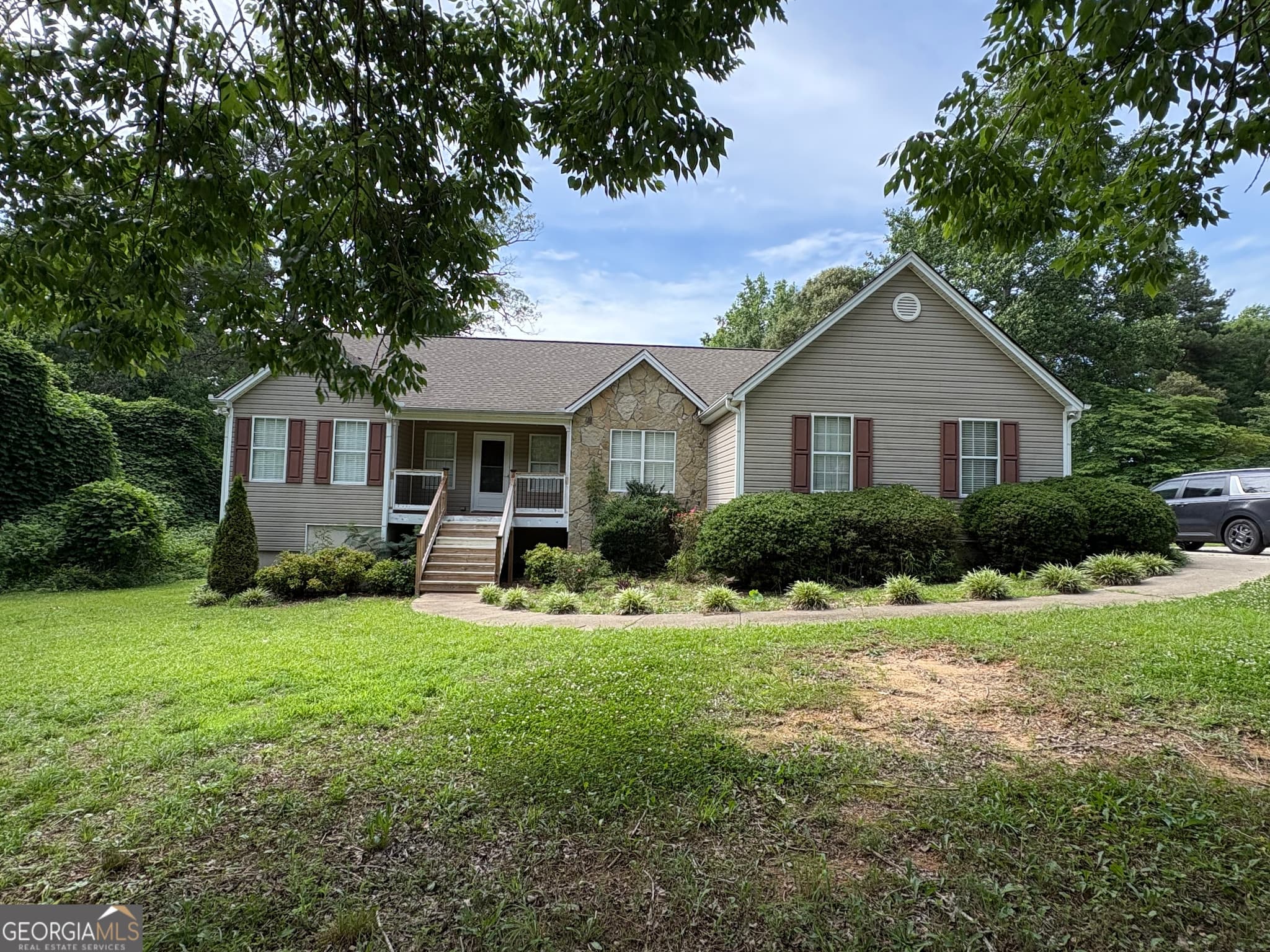 3 bedroom, 3 bathroom, 2,470 sq ft single family residence for sale at 2301 Piney Grove Road, Loganville, GA 30052 — photo 1 of 22
