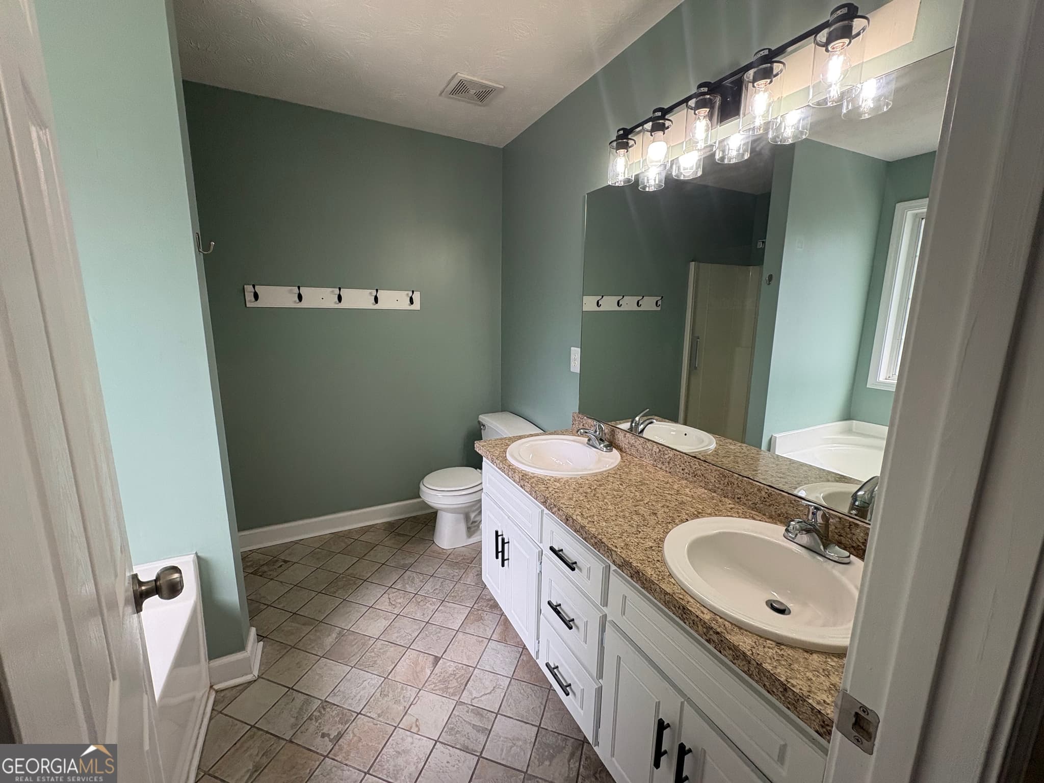 3 bedroom, 3 bathroom, 2,470 sq ft single family residence for sale at 2301 Piney Grove Road, Loganville, GA 30052 — photo 9