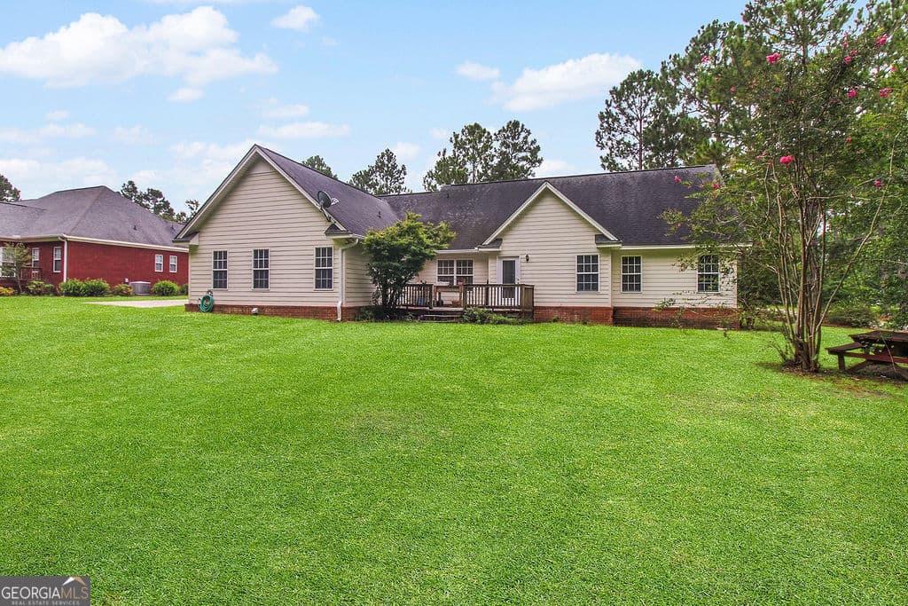 4 bedroom, 3 bathroom, 2,111 sq ft single family residence under contract at 1713 Muirfield Drive, Statesboro, GA 30458 — photo 9