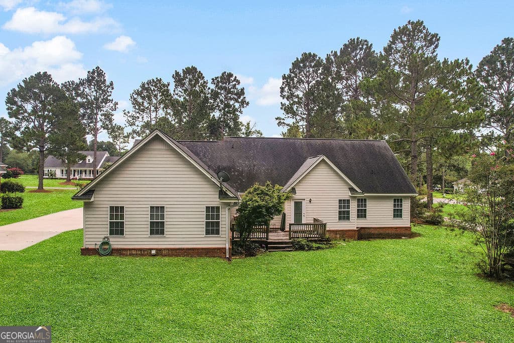 4 bedroom, 3 bathroom, 2,111 sq ft single family residence under contract at 1713 Muirfield Drive, Statesboro, GA 30458 — photo 8