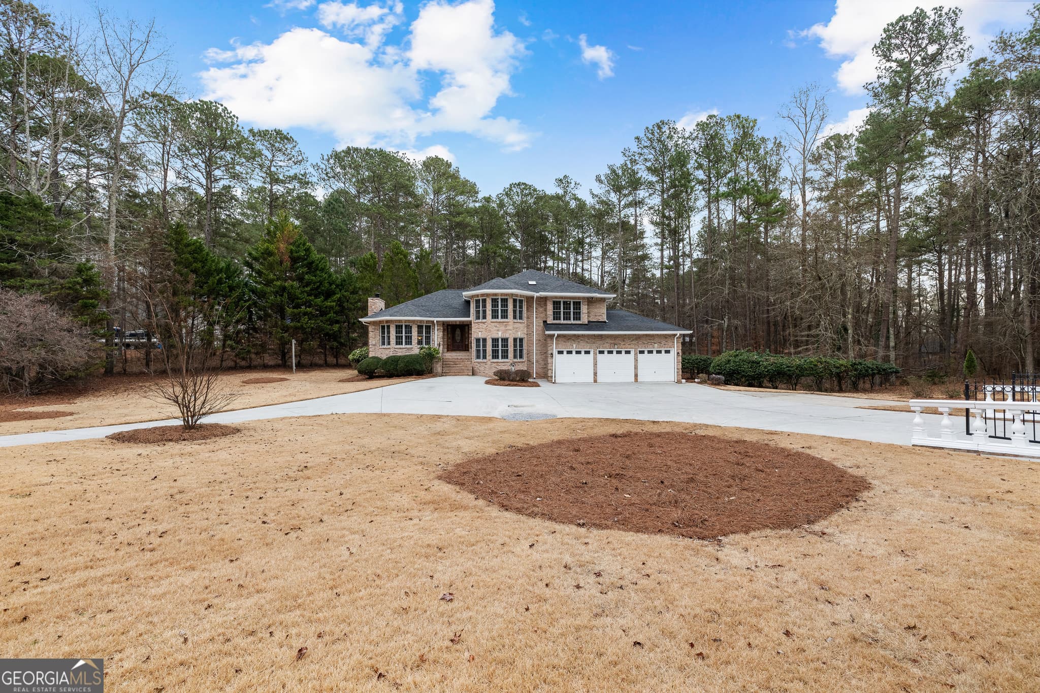 6 bedroom, 4 bathroom, 5,115 sq ft single family residence for sale at 5302 Greenway Drive, Villa Rica, GA 30180 — photo 4