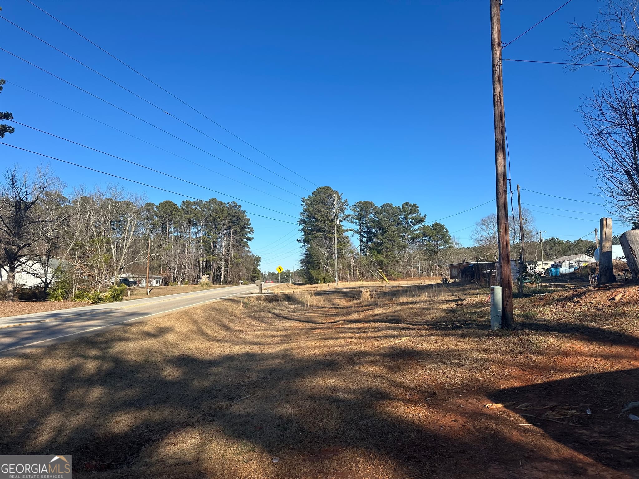 3 bedroom, 1 bathroom, 1,040 sq ft single family residence for sale at 15975 HWY 36, Covington, GA 30014 — photo 9