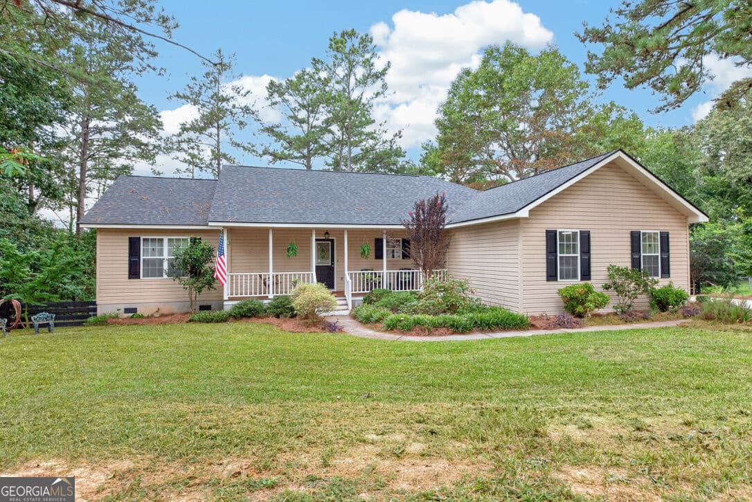 3 bedroom, 2.5 bathroom, 2,074 sq ft single family residence under contract at 103 Willow Glen, Centerville, GA 31028 — photo 2