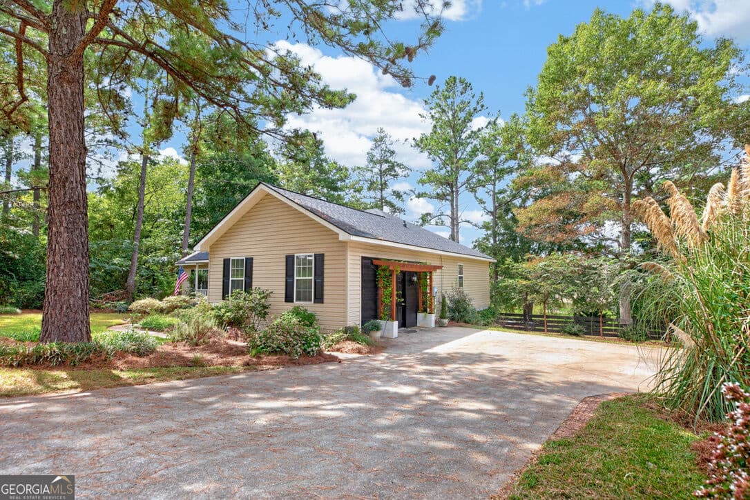 3 bedroom, 2.5 bathroom, 2,074 sq ft single family residence under contract at 103 Willow Glen, Centerville, GA 31028 — photo 3