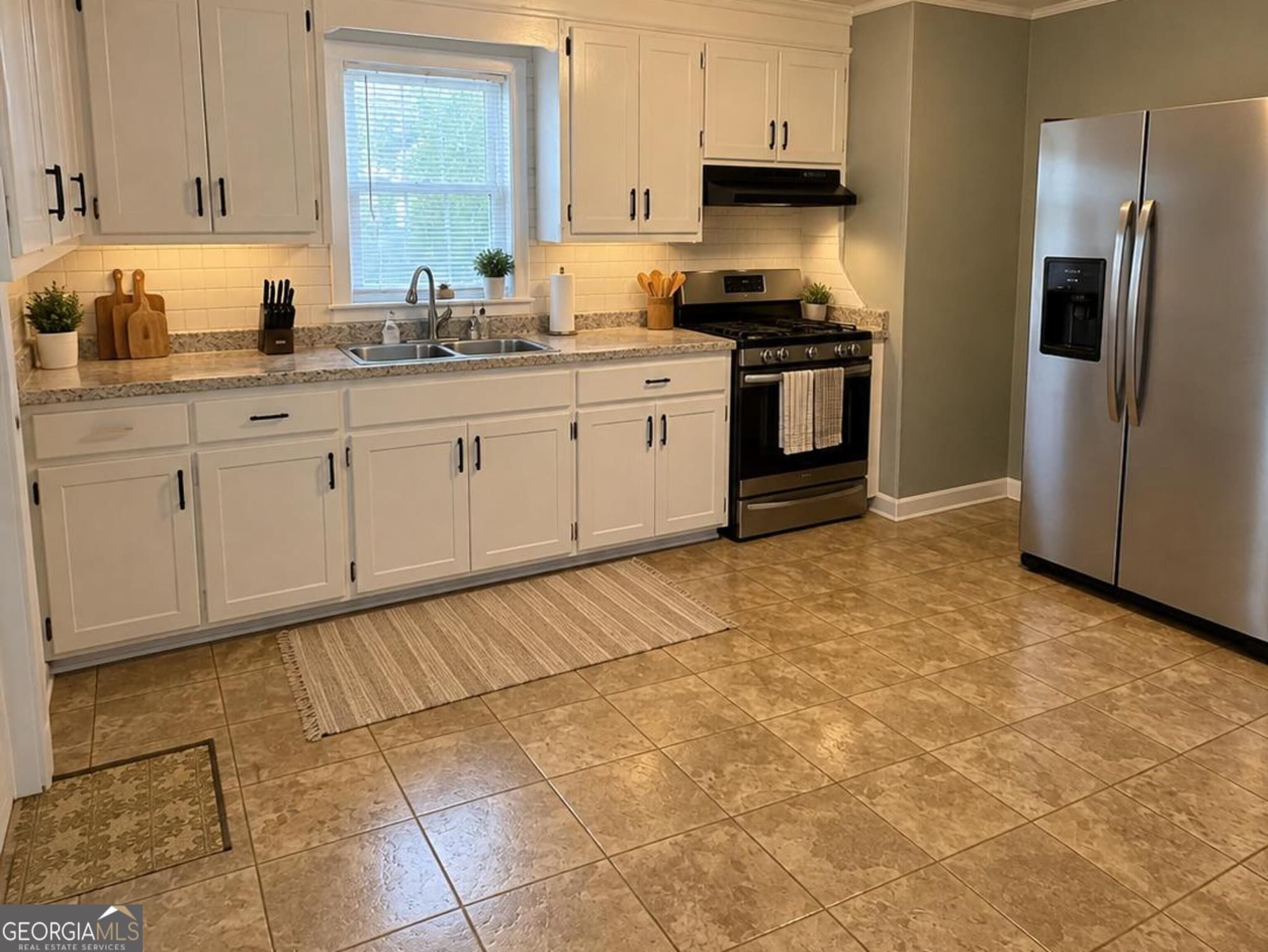 1 bedroom, 2 bathroom manufactured home,single family residence for sale at 606 W 7th Street, Alma, GA 31510 — photo 2