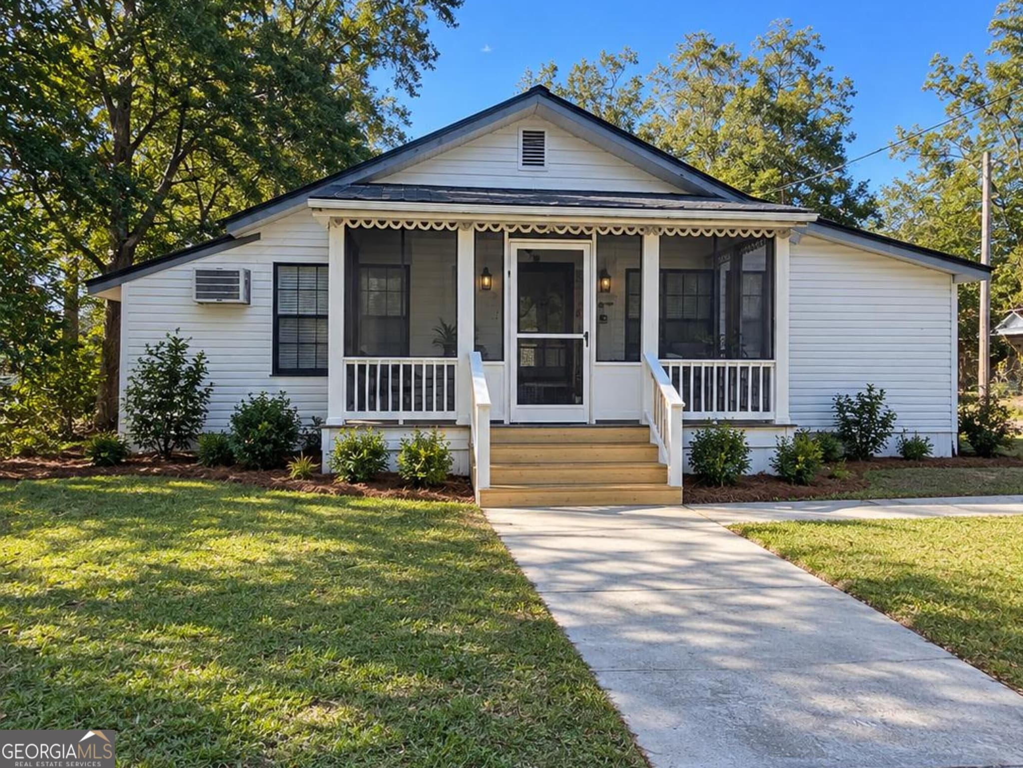 1 bedroom, 2 bathroom manufactured home,single family residence for sale at 606 W 7th Street, Alma, GA 31510