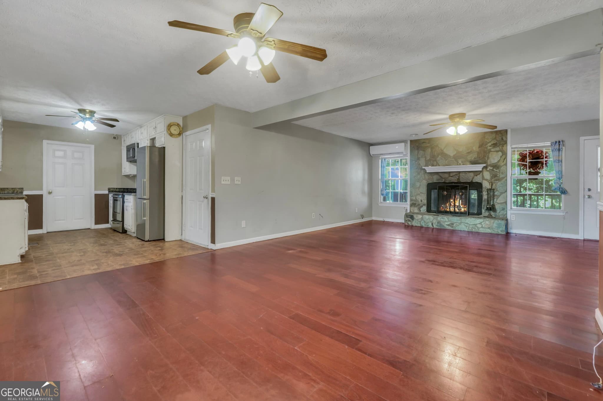3 bedroom, 2 bathroom, 1,972 sq ft single family residence for sale at 76 Harold Drive, Mcdonough, GA 30253 — photo 2