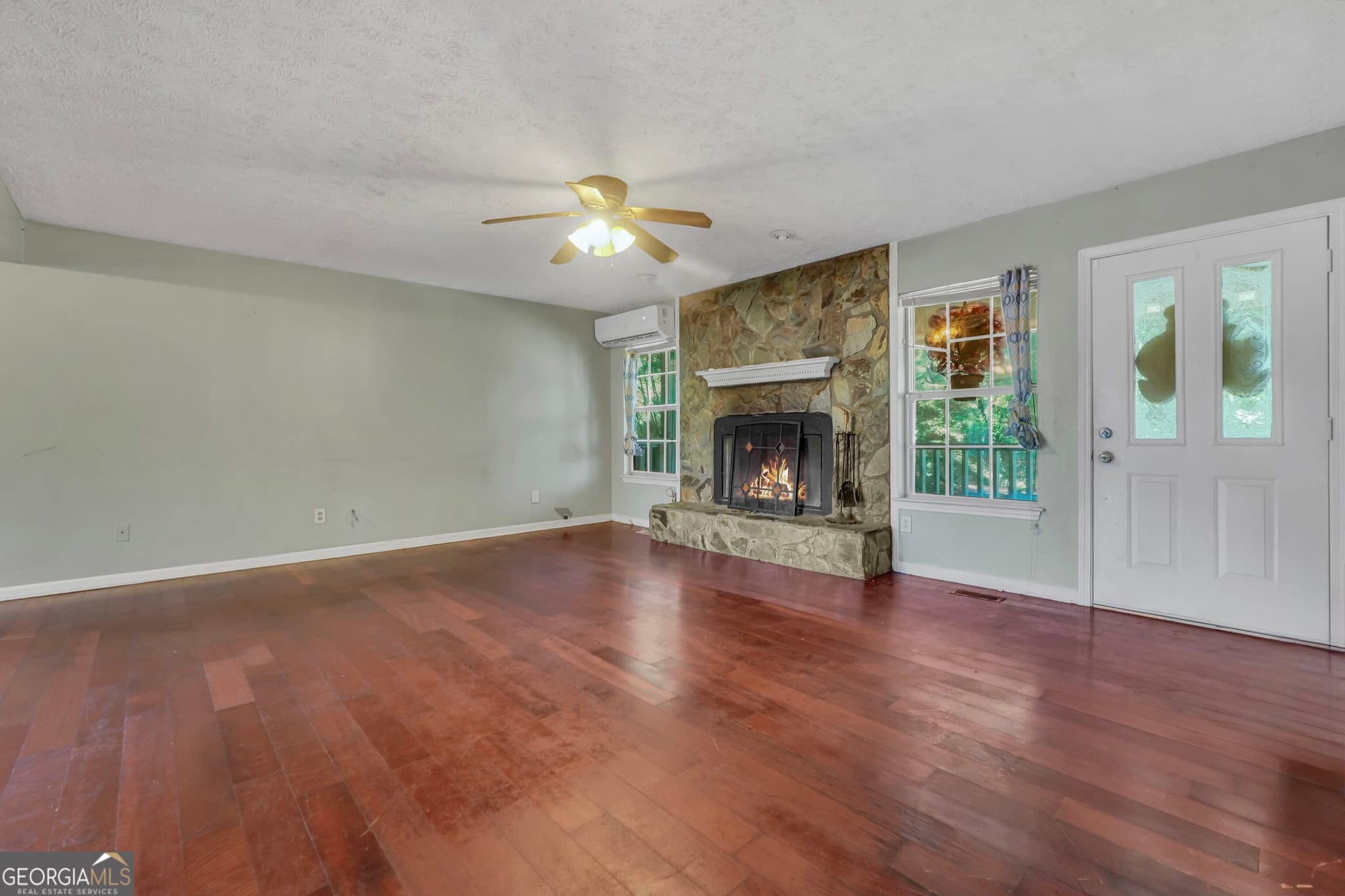 3 bedroom, 2 bathroom, 1,972 sq ft single family residence for sale at 76 Harold Drive, Mcdonough, GA 30253 — photo 3
