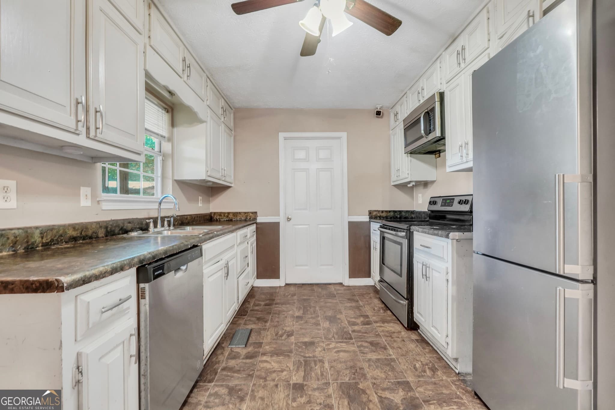 3 bedroom, 2 bathroom, 1,972 sq ft single family residence for sale at 76 Harold Drive, Mcdonough, GA 30253 — photo 9