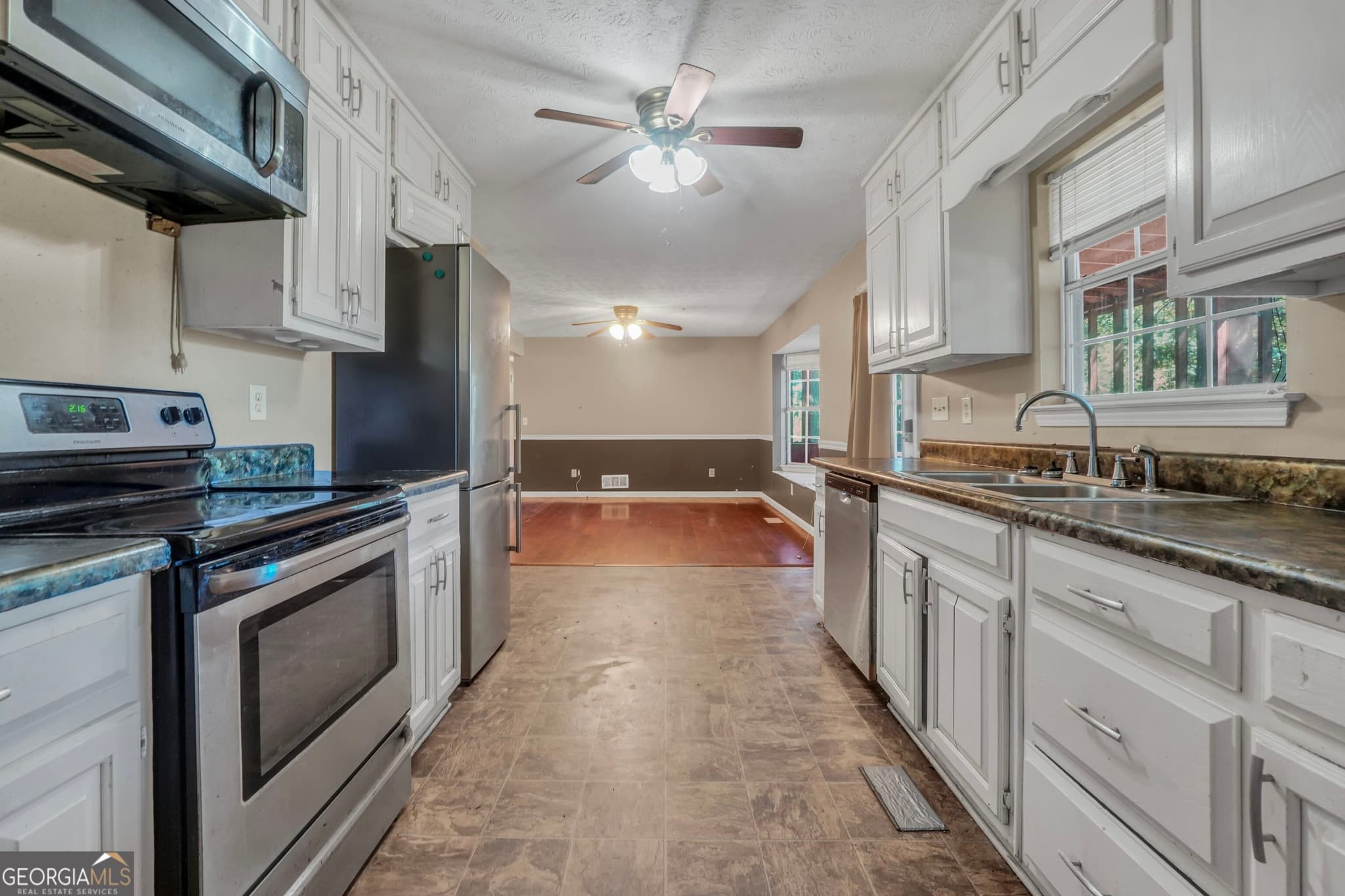 3 bedroom, 2 bathroom, 1,972 sq ft single family residence for sale at 76 Harold Drive, Mcdonough, GA 30253 — photo 8