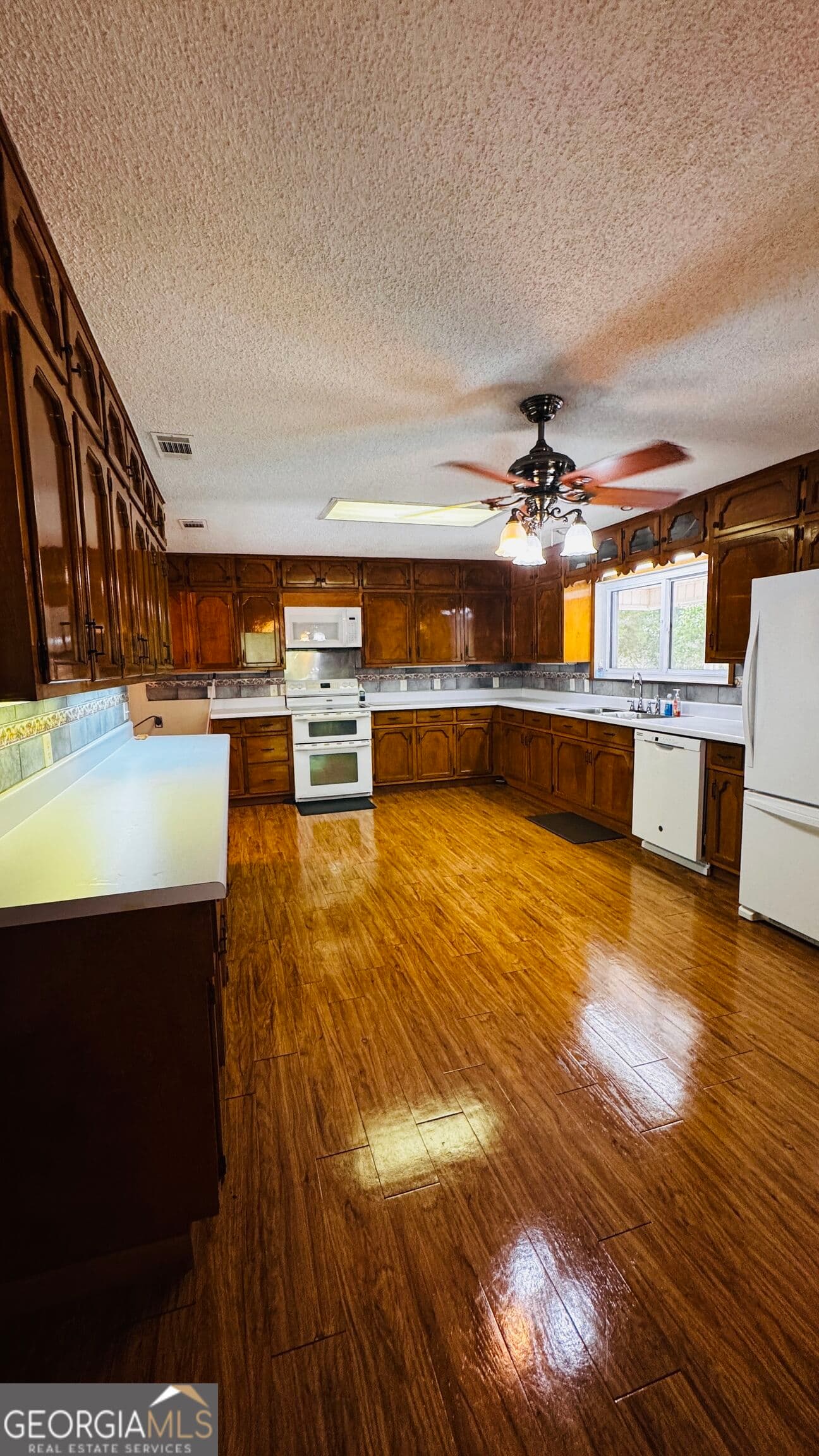 3 bedroom, 2 bathroom, 2,210 sq ft single family residence for sale at 191 Smith Avenue, Reidsville, GA 30453 — photo 4