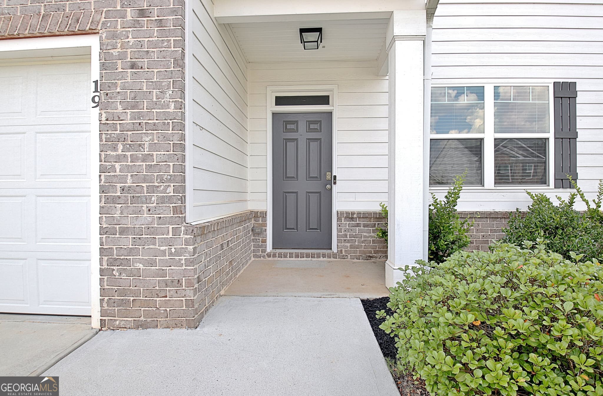 4 bedroom, 2.5 bathroom, 2,382 sq ft single family residence for sale at 19 White Spruce Way, Newnan, GA 30265 — photo 4
