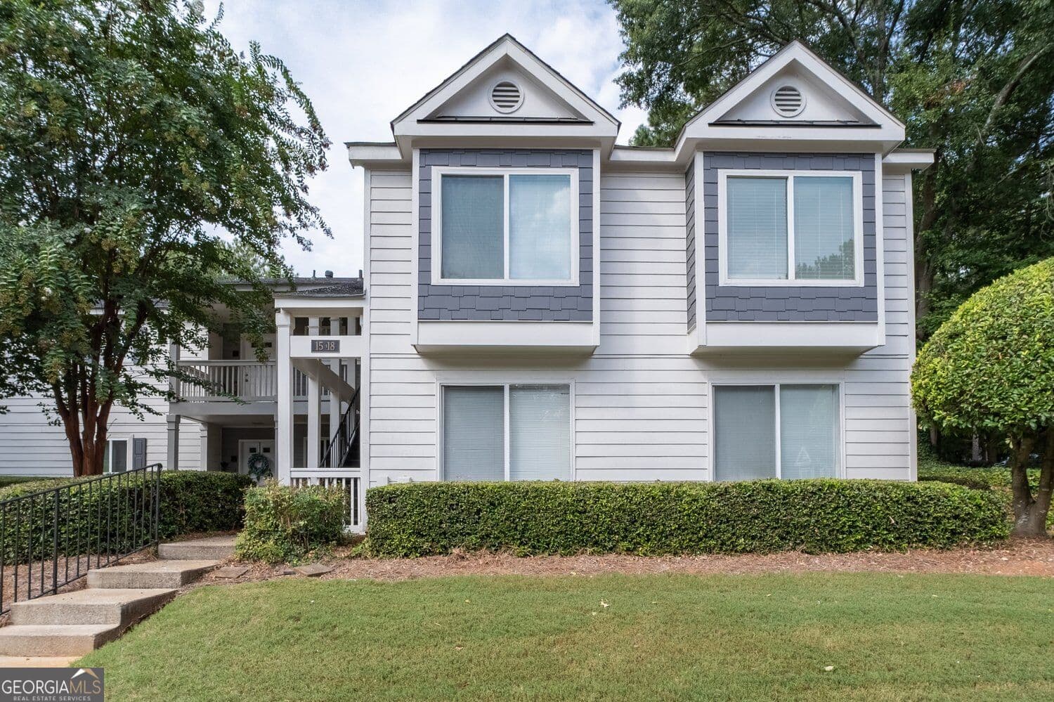 2 bedroom, 2 bathroom, 1,404 sq ft condominium for sale at 17 Little Silver Court 17, Smyrna, GA 30080 — photo 1 of 27