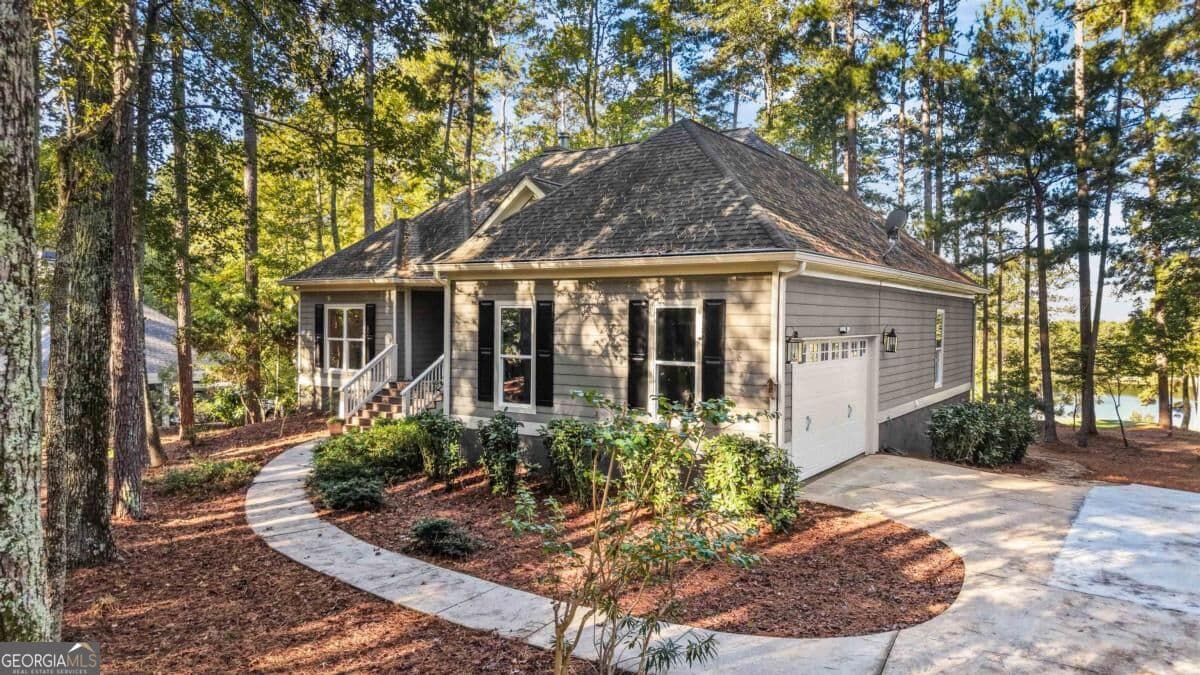 4 bedroom, 4 bathroom, 3,768 sq ft single family residence for sale at 1181 Shoulder Bone Circle, Greensboro, GA 30642 — photo 5