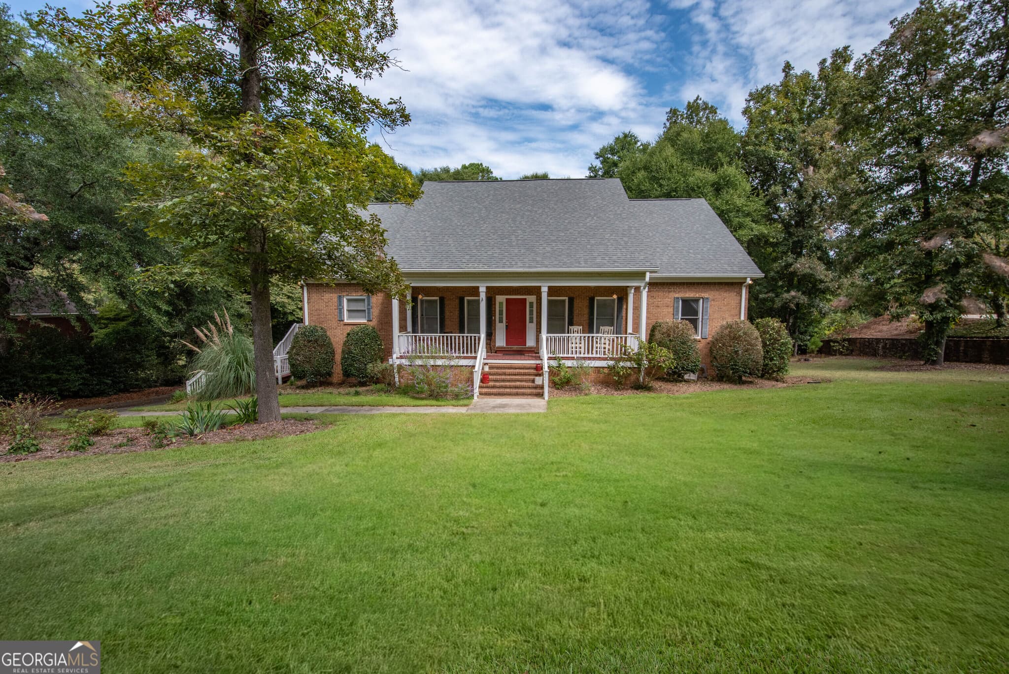 5 bedroom, 4.5 bathroom, 4,900 sq ft single family residence for sale at 110 Holly Drive, Warner Robins, GA 31088