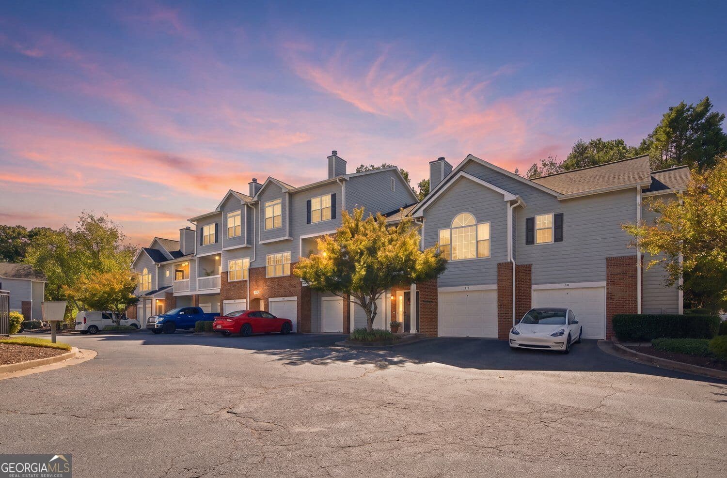 2 bedroom, 2.5 bathroom condominium for sale at 107 Vinings Forest Circle, Smyrna, GA 30080 — photo 2