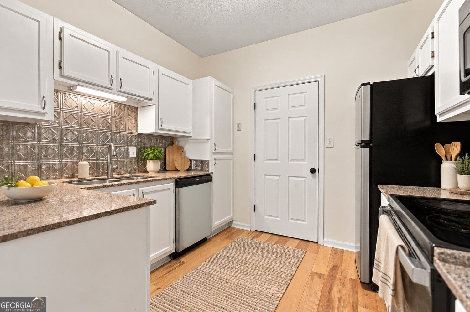 2 bedroom, 2.5 bathroom condominium for sale at 107 Vinings Forest Circle, Smyrna, GA 30080 — photo 6