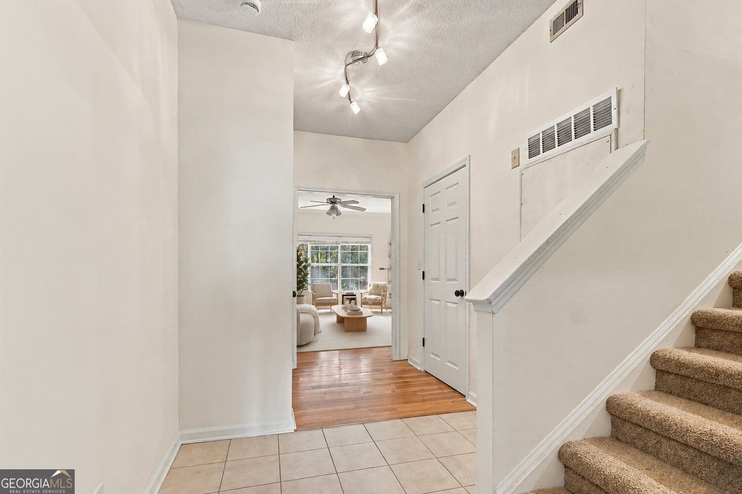 2 bedroom, 2.5 bathroom condominium for sale at 107 Vinings Forest Circle, Smyrna, GA 30080 — photo 3