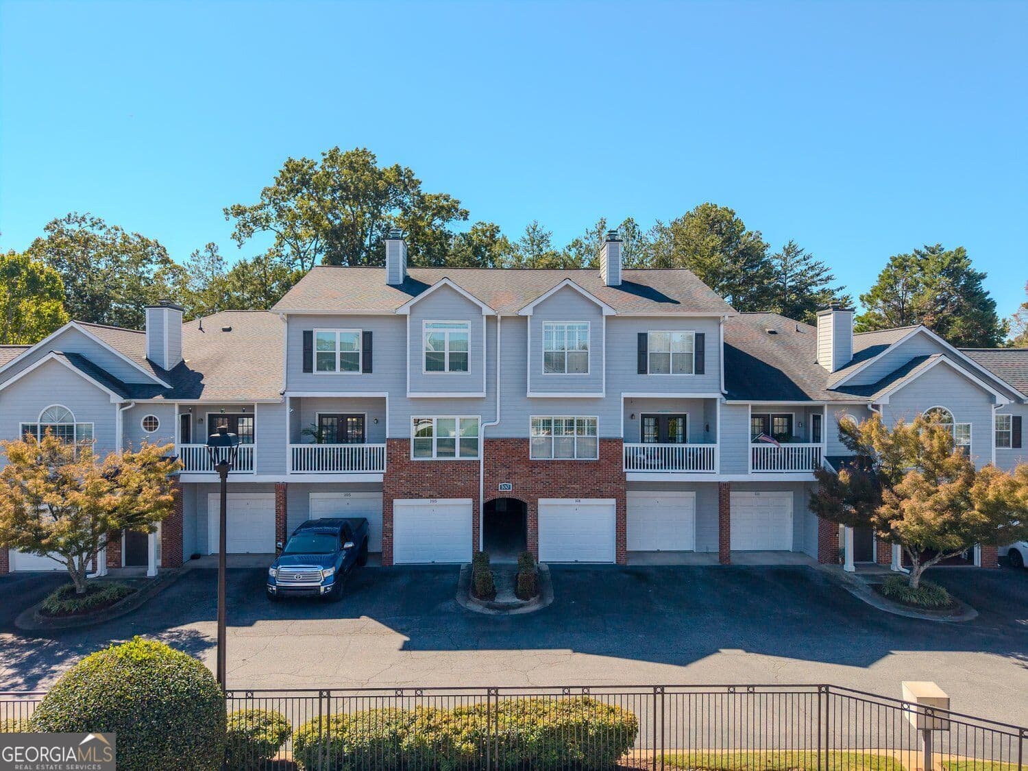 2 bedroom, 2.5 bathroom condominium for sale at 107 Vinings Forest Circle, Smyrna, GA 30080