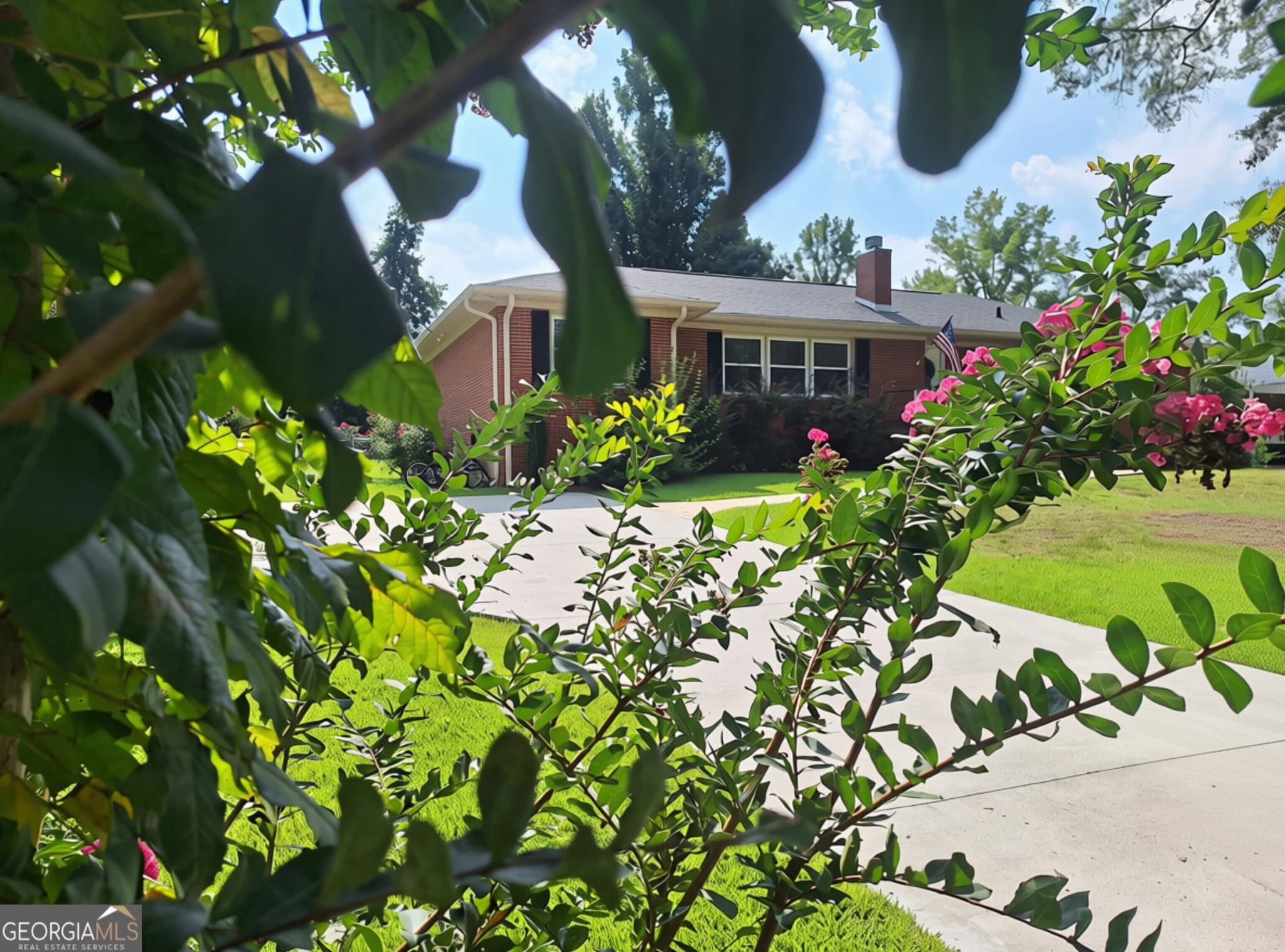 4 bedroom, 2 bathroom, 1,948 sq ft single family residence under contract at 503 Crestview Lane, Valley, AL 36854 — photo 3
