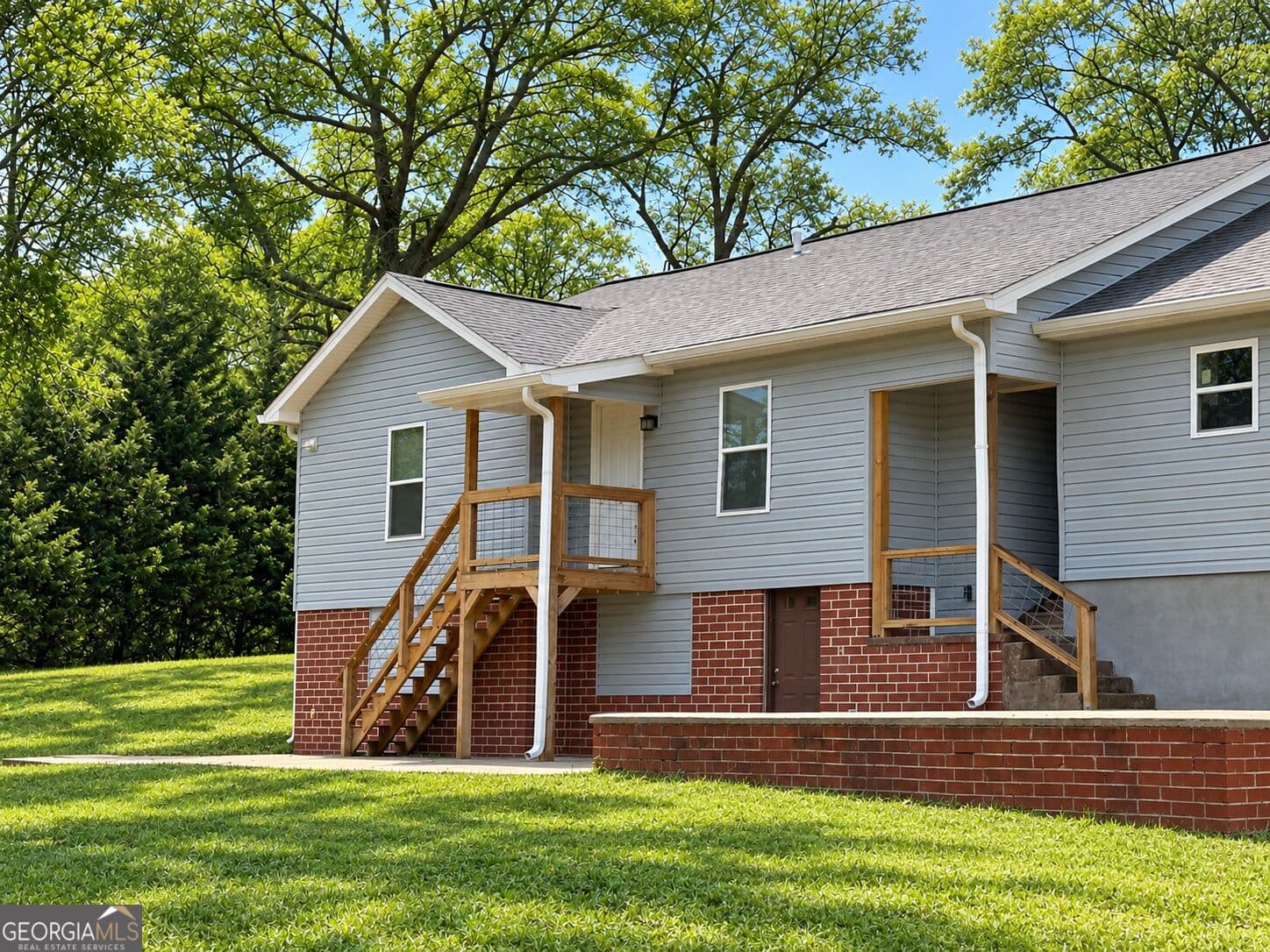 2 bedroom, 1 bathroom, 1,000 sq ft duplex for rent at 6250 West Avenue, Lavonia, GA 30553 for $1,350 a month — photo 2