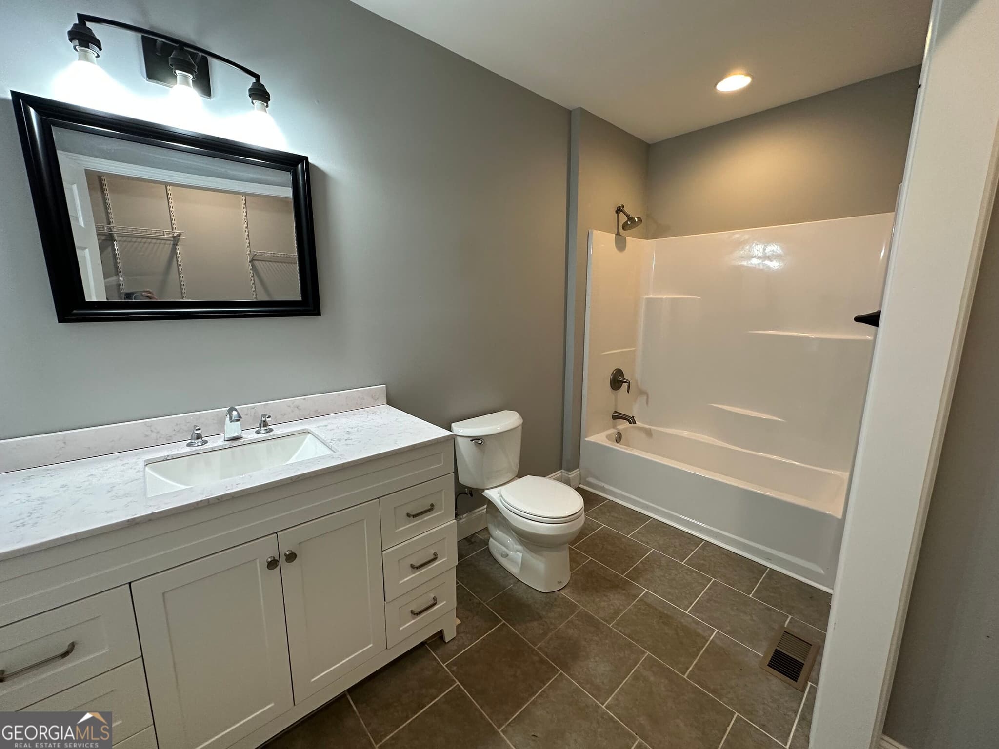 2 bedroom, 1 bathroom, 1,000 sq ft duplex for rent at 6250 West Avenue, Lavonia, GA 30553 for $1,350 a month — photo 6