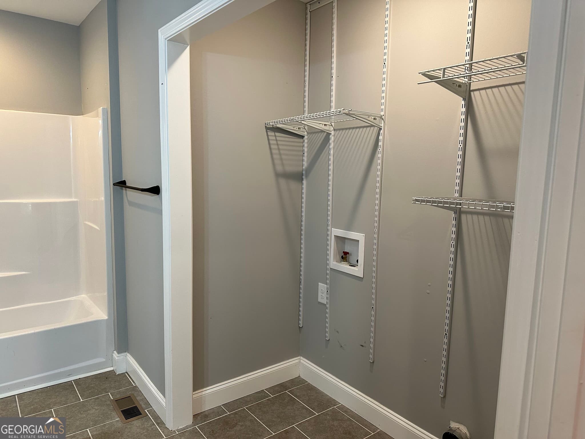 2 bedroom, 1 bathroom, 1,000 sq ft duplex for rent at 6250 West Avenue, Lavonia, GA 30553 for $1,350 a month — photo 7