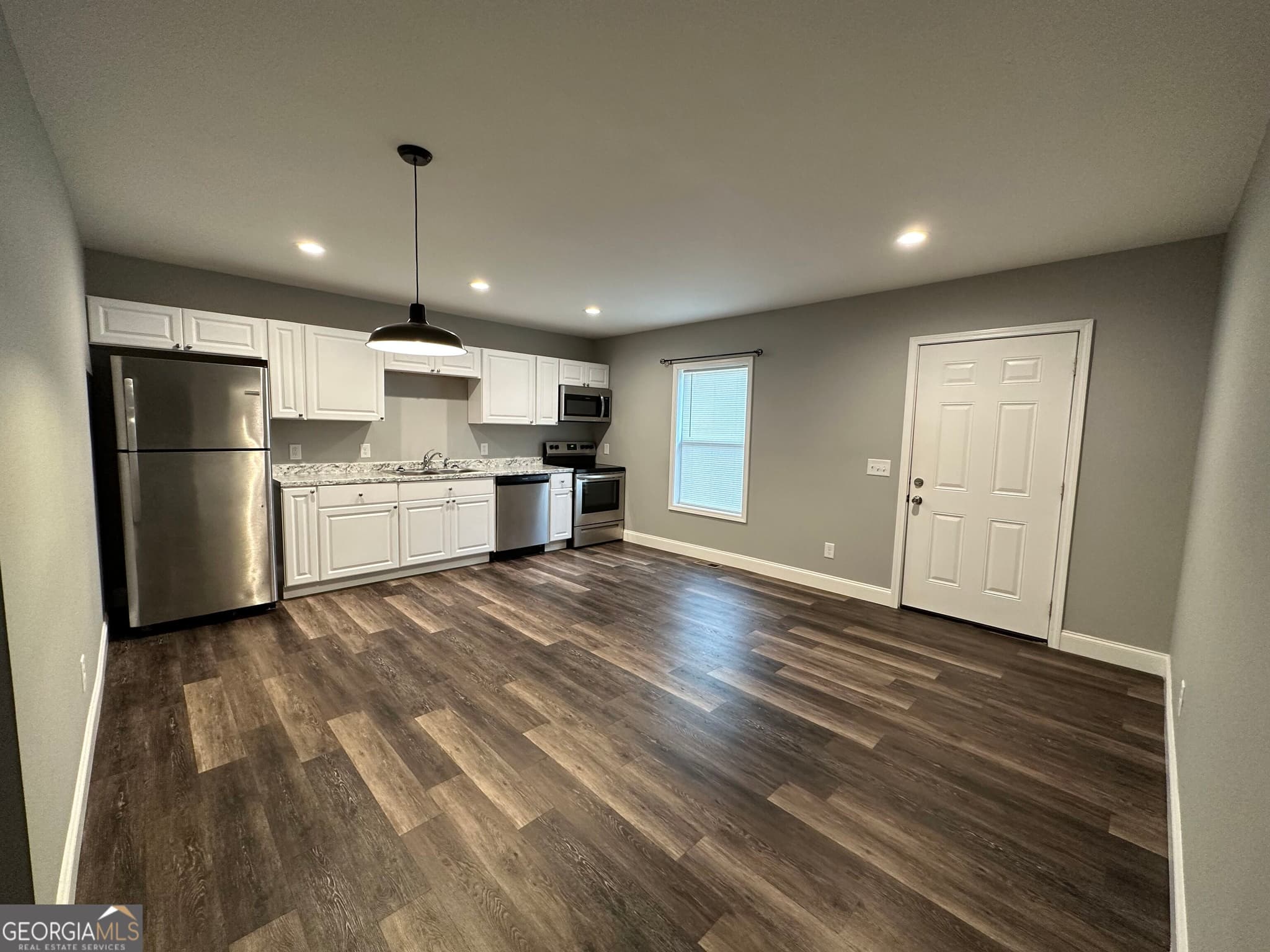 2 bedroom, 1 bathroom, 1,000 sq ft duplex for rent at 6250 West Avenue, Lavonia, GA 30553 for $1,350 a month — photo 3