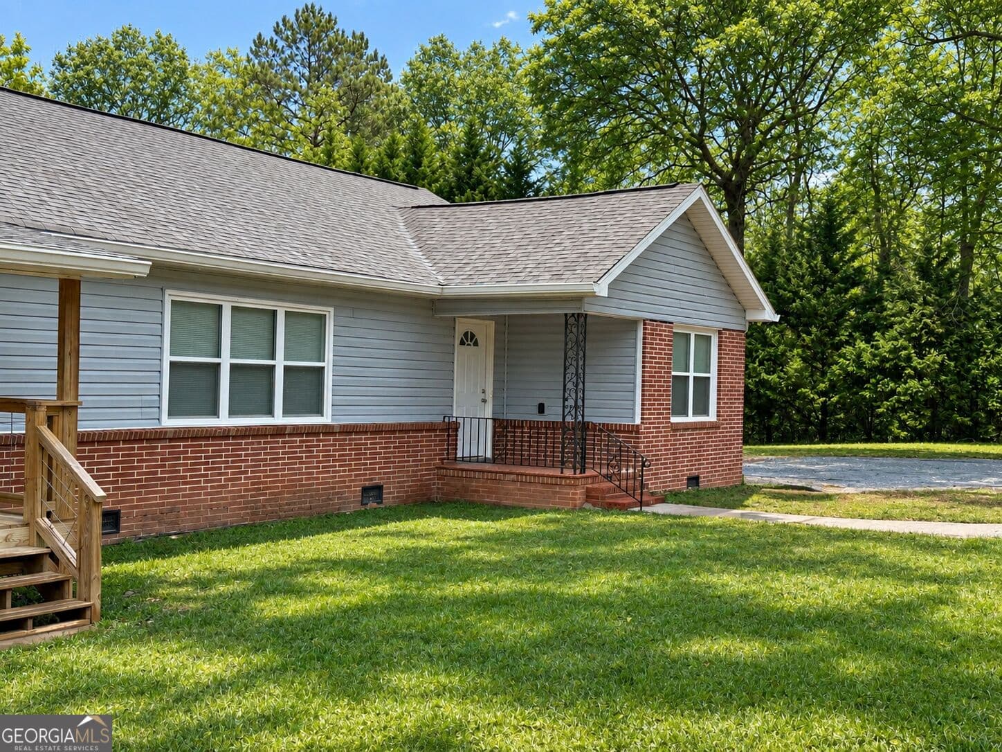 2 bedroom, 1 bathroom, 1,000 sq ft duplex for rent at 6250 West Avenue, Lavonia, GA 30553 for $1,350 a month