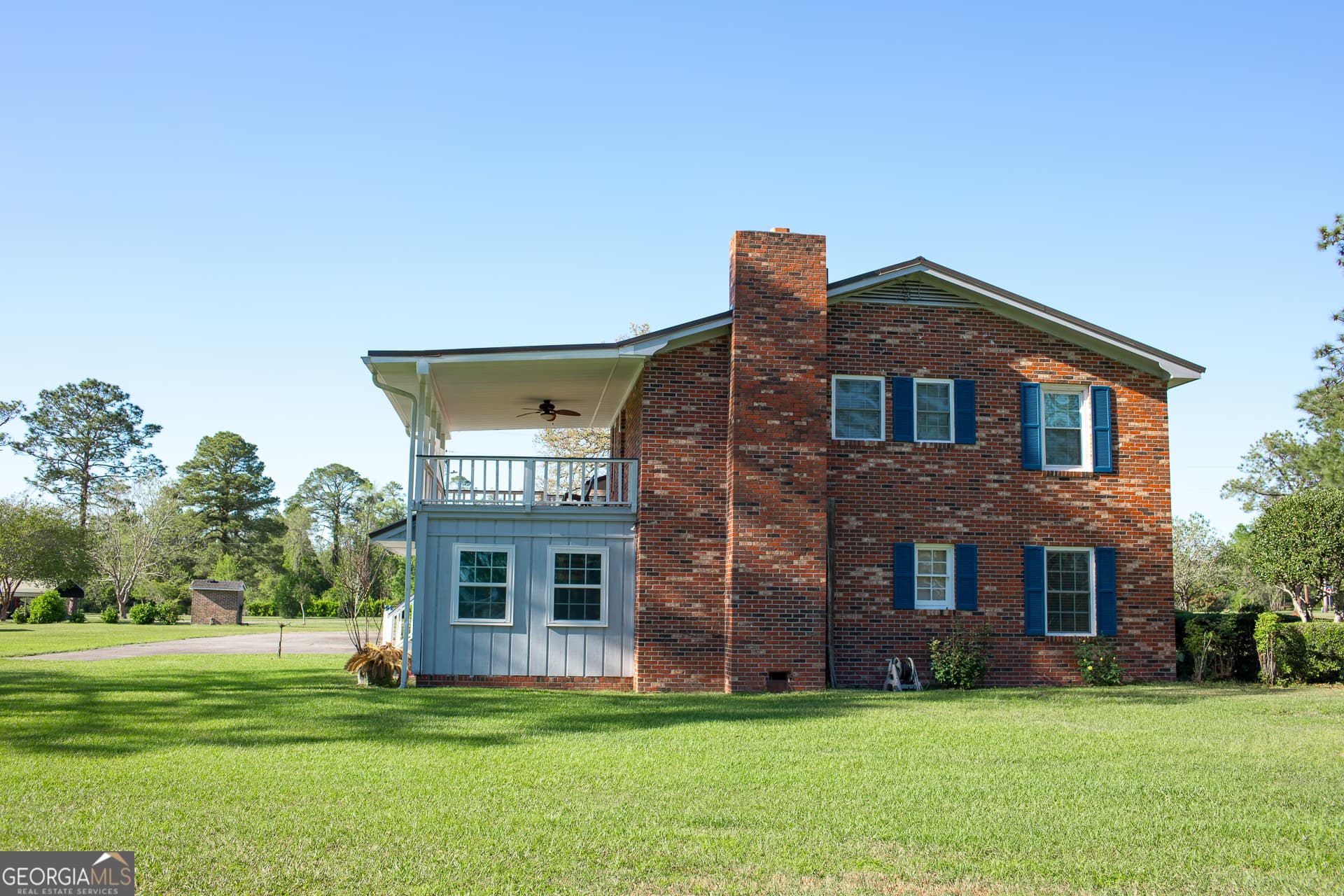 4 bedroom, 2 bathroom, 2,266 sq ft single family residence for sale at 2110 Ware Street, Blackshear, GA 31516 — photo 5