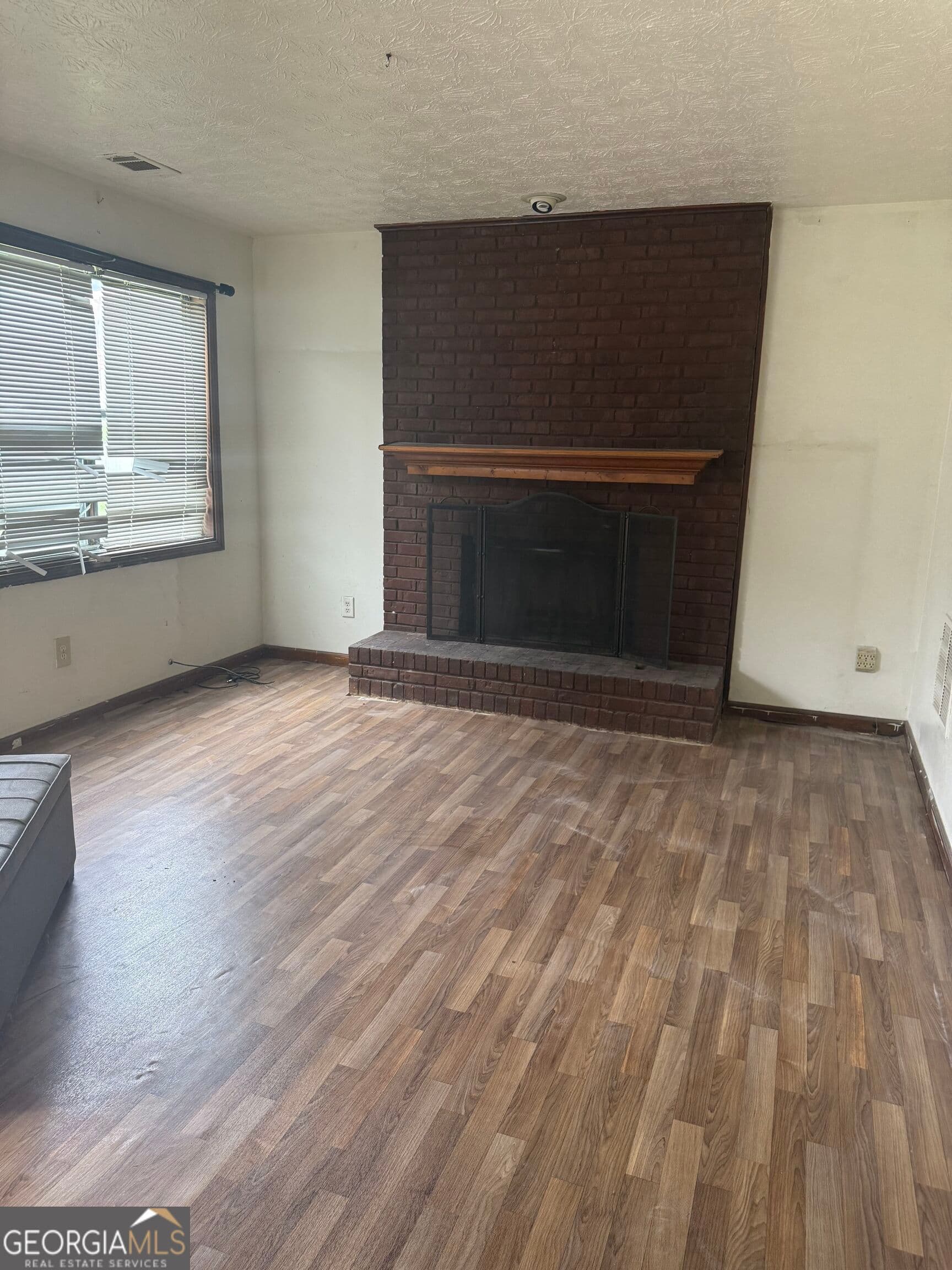 3 bedroom, 2.5 bathroom, 1,298 sq ft townhouse for sale at 5543 Windwood Road, Atlanta, GA 30349 — photo 7