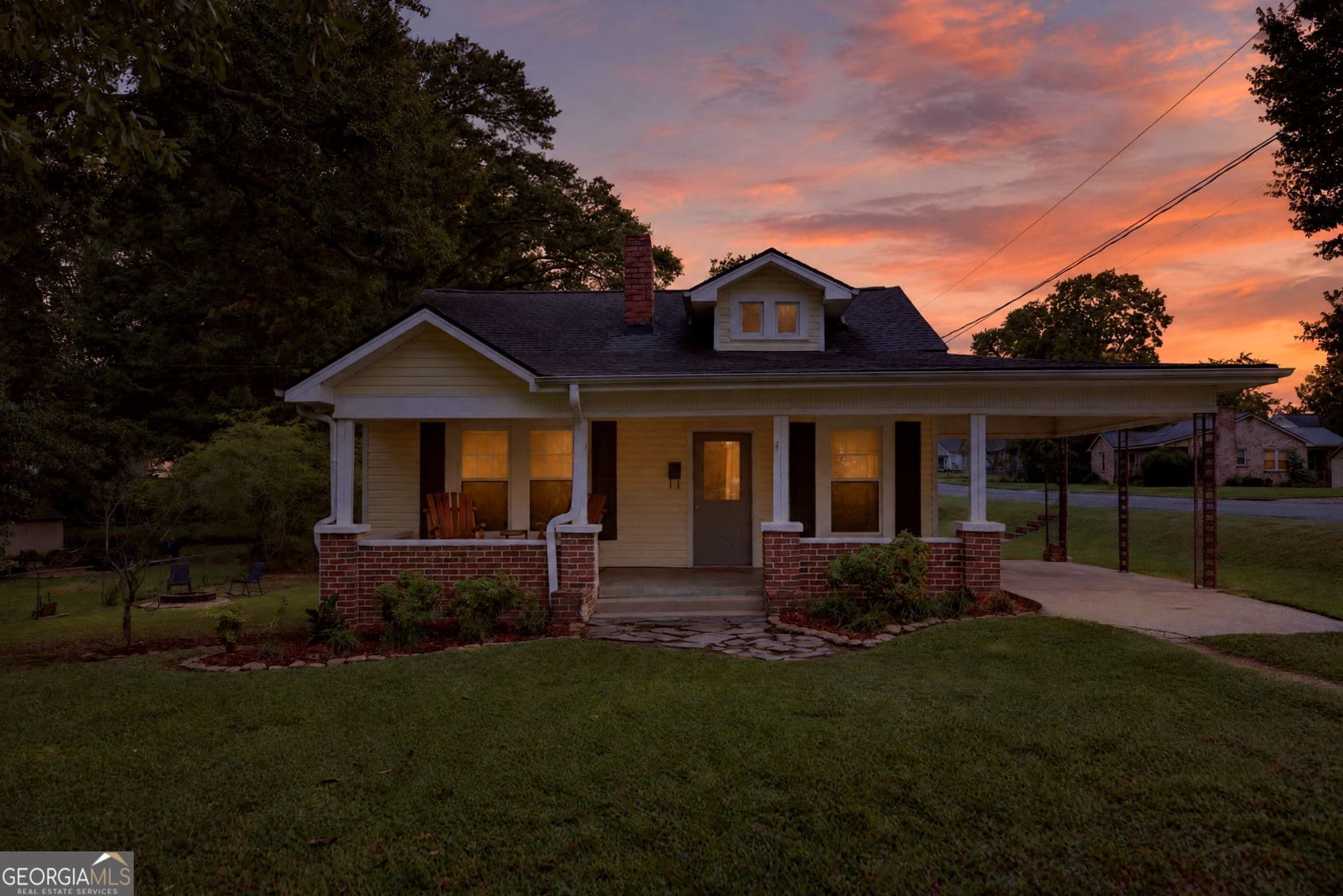 2 bedroom, 1 bathroom, 1,038 sq ft single family residence for sale at 303 Bluff Street, Rockmart, GA 30153 — photo 2