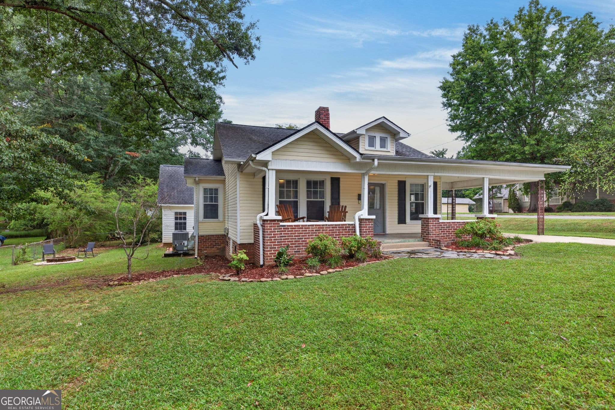 2 bedroom, 1 bathroom, 1,038 sq ft single family residence for sale at 303 Bluff Street, Rockmart, GA 30153 — photo 3