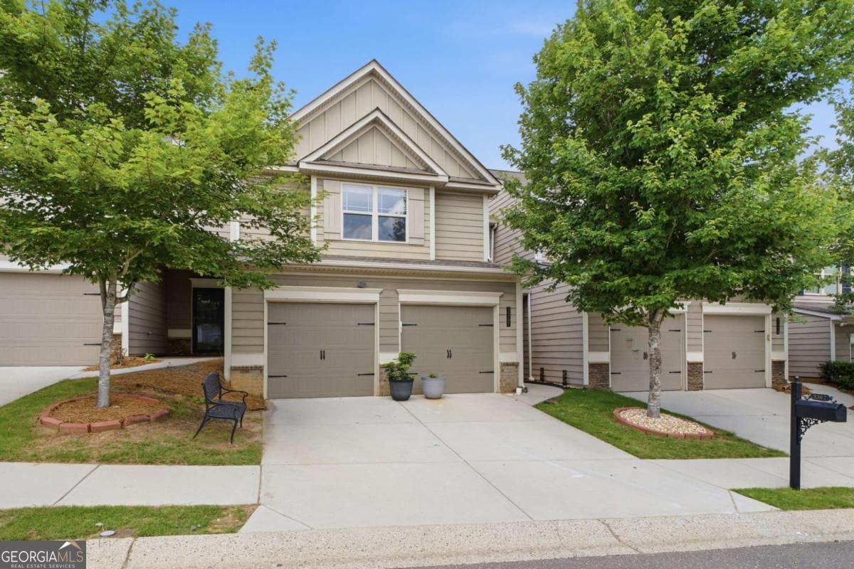 3 bedroom, 2.5 bathroom, 2,136 sq ft townhouse sold at 3367 Castleberry Village Circle, Cumming, GA 30040