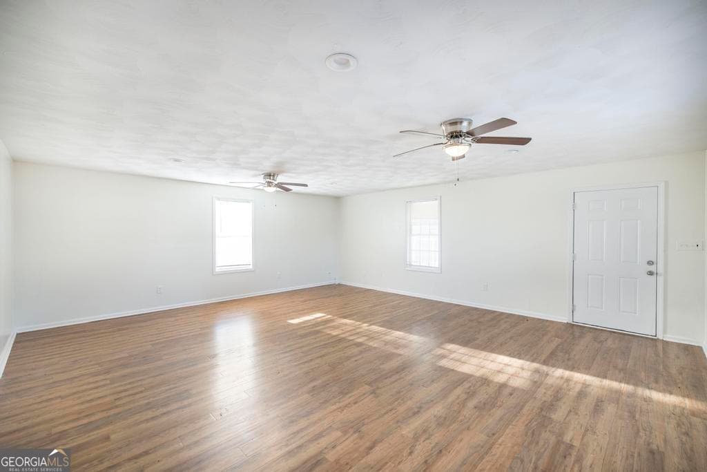 3 bedroom, 2 bathroom, 2,570 sq ft single family residence for sale at 1940 Barrington Drive, Dublin, GA 31021 — photo 2