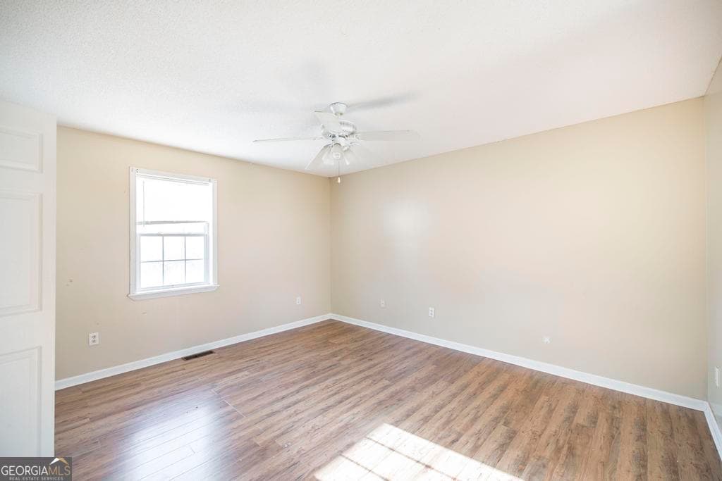 3 bedroom, 2 bathroom, 2,570 sq ft single family residence for sale at 1940 Barrington Drive, Dublin, GA 31021 — photo 5