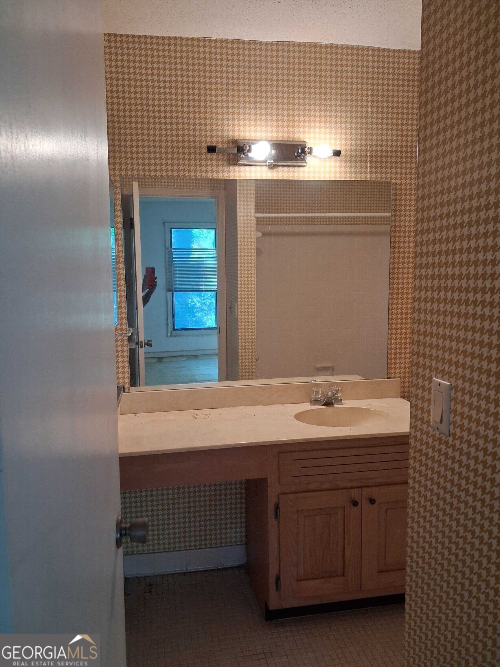 2 bedroom, 2.5 bathroom, 1,498 sq ft condominium for sale at 111 Willowick Drive, Lithonia, GA 30038 — photo 10