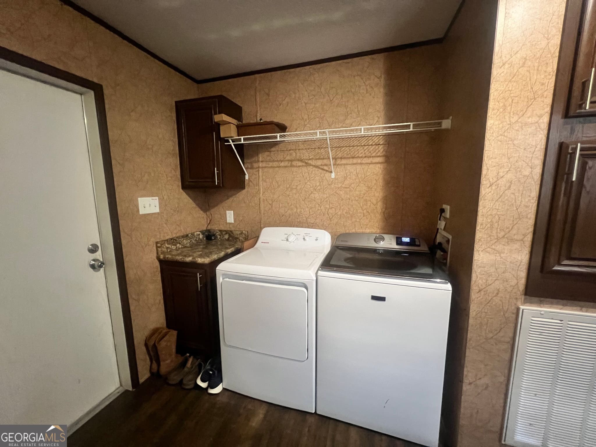 3 bedroom, 2 bathroom, 1,800 sq ft manufactured home,single family residence for sale at 695 Four Acre Road, Vidalia, GA 30474 — photo 4