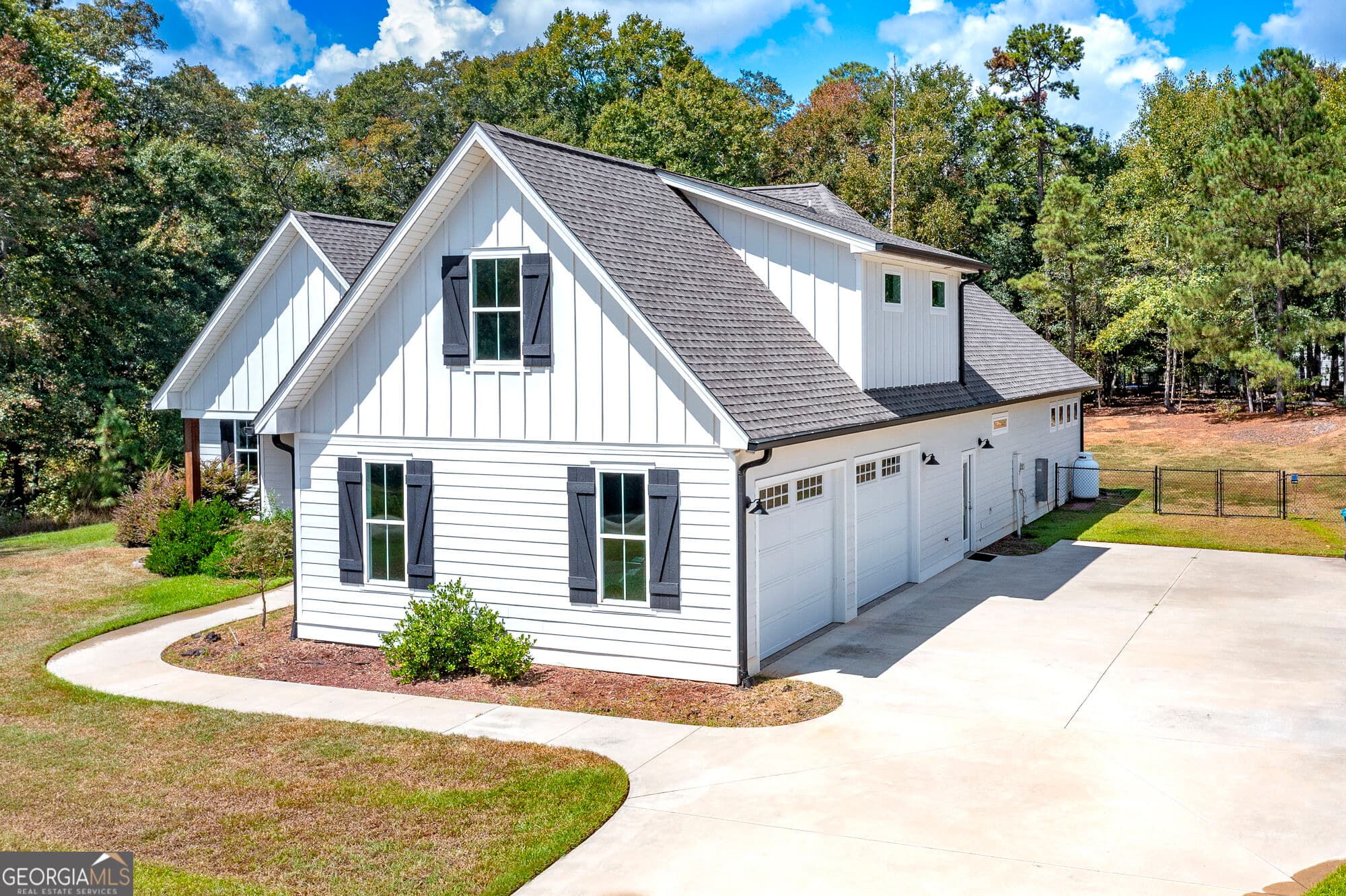 4 bedroom, 3.5 bathroom, 3,080 sq ft single family residence for sale at 194 High Bluff Court, Milledgeville, GA 31061 — photo 3