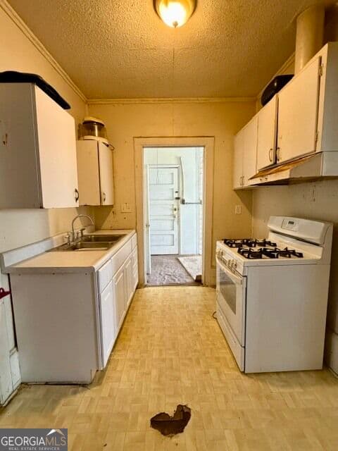 4 bedroom, 2 bathroom, 2,190 sq ft single family residence under contract at 302 Smith Street, Tennille, GA 31089 — photo 7
