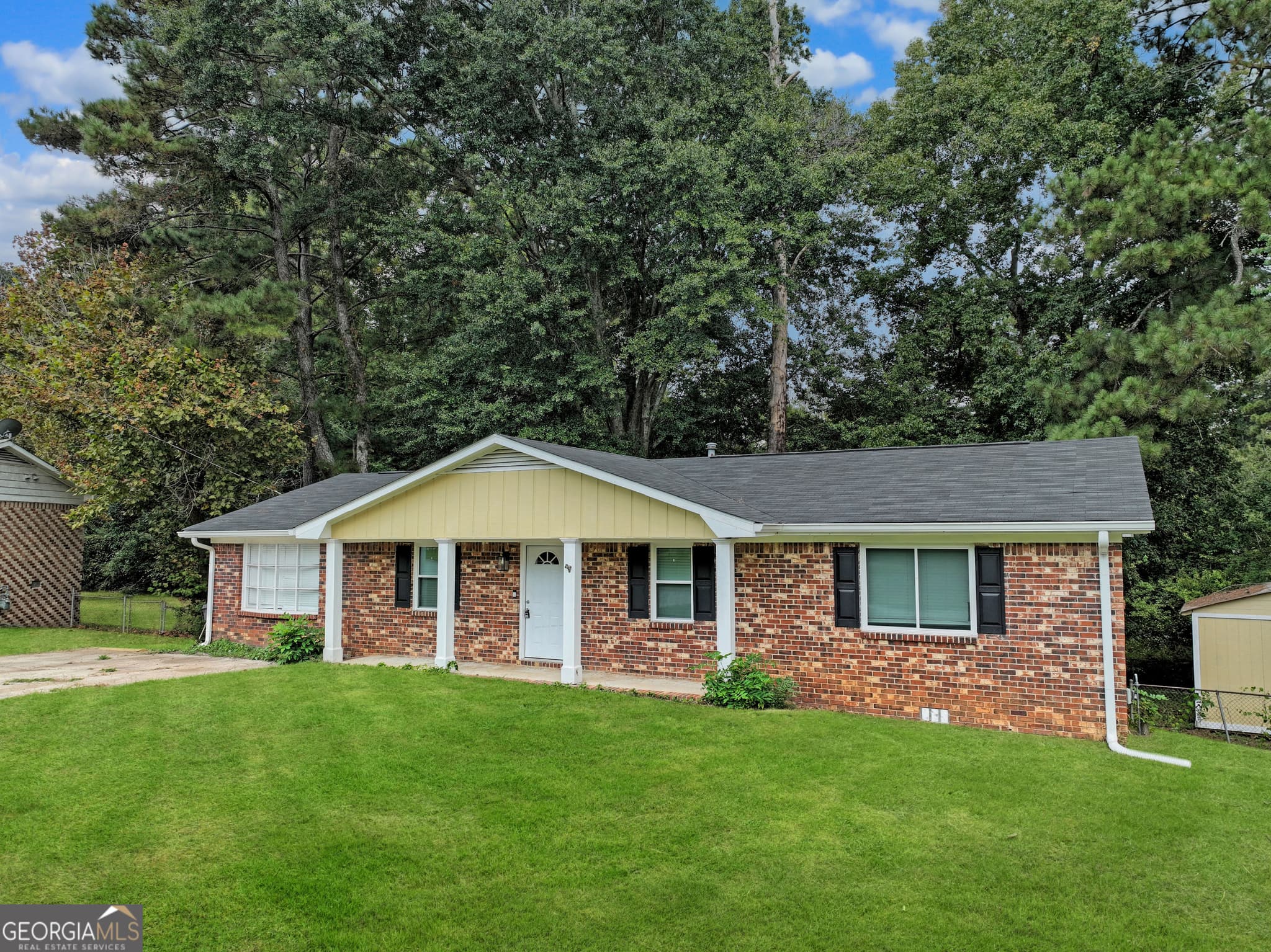 4 bedroom, 3 bathroom, 1,750 sq ft single family residence for sale at 3021 Lakeridge Drive, Conyers, GA 30094 — photo 2