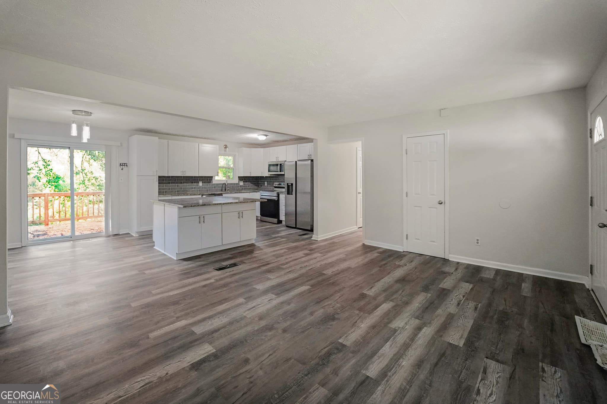 4 bedroom, 3 bathroom, 1,750 sq ft single family residence for sale at 3021 Lakeridge Drive, Conyers, GA 30094 — photo 4