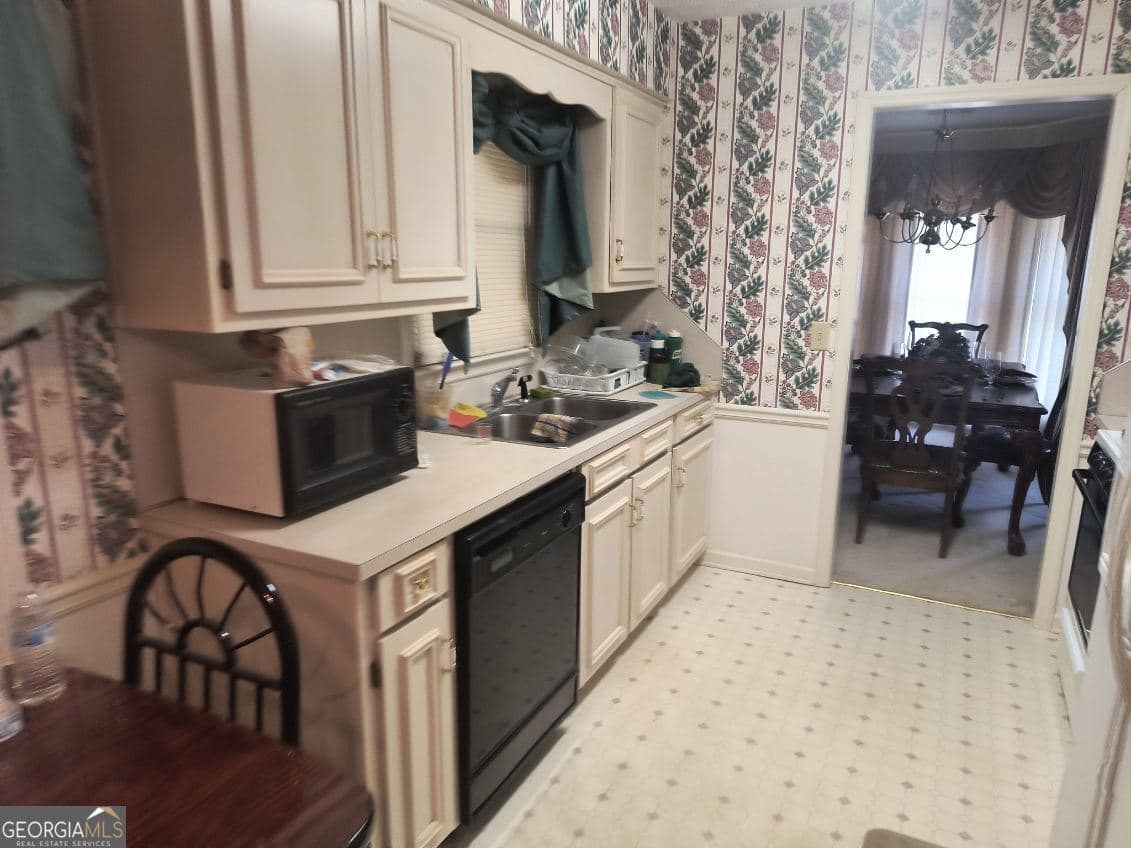 3 bedroom, 2 bathroom, 1,479 sq ft single family residence for sale at 4999 Aaron Drive, Columbus, GA 31907 — photo 4