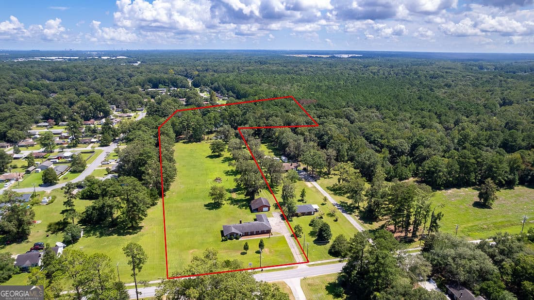 3 bedroom, 3 bathroom, 1,685 sq ft single family residence for sale at 1324 S Rogers Street, Pooler, GA 31322 — photo 3