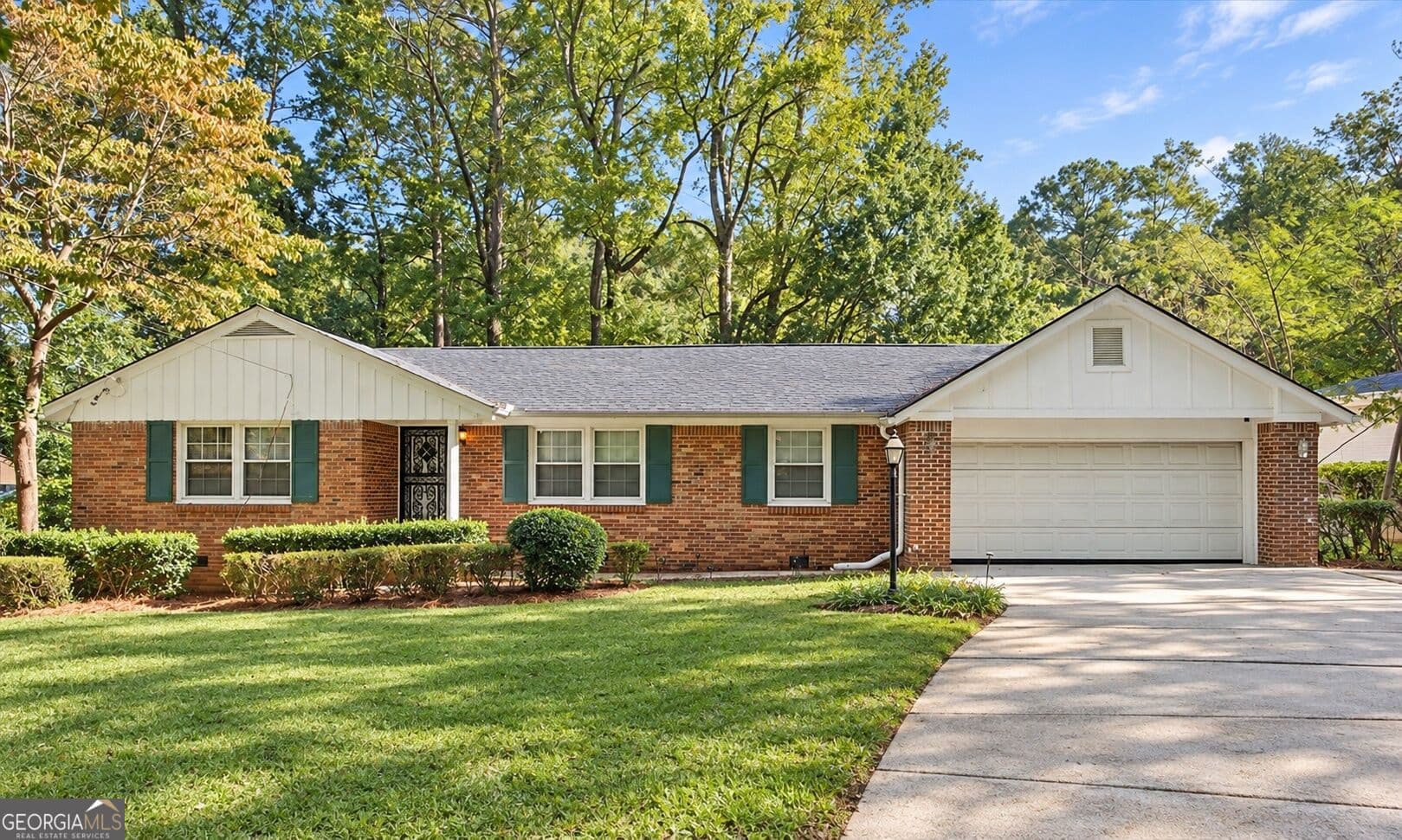 3 bedroom, 2 bathroom, 1,797 sq ft single family residence for sale at 2751 Ben Hill Road, Atlanta, GA 30344 — photo 7