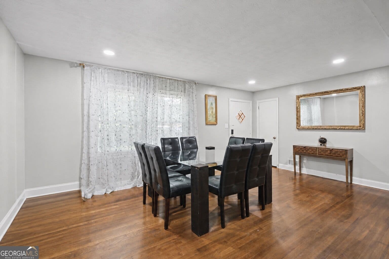 3 bedroom, 2 bathroom, 1,797 sq ft single family residence for sale at 2751 Ben Hill Road, Atlanta, GA 30344 — photo 3