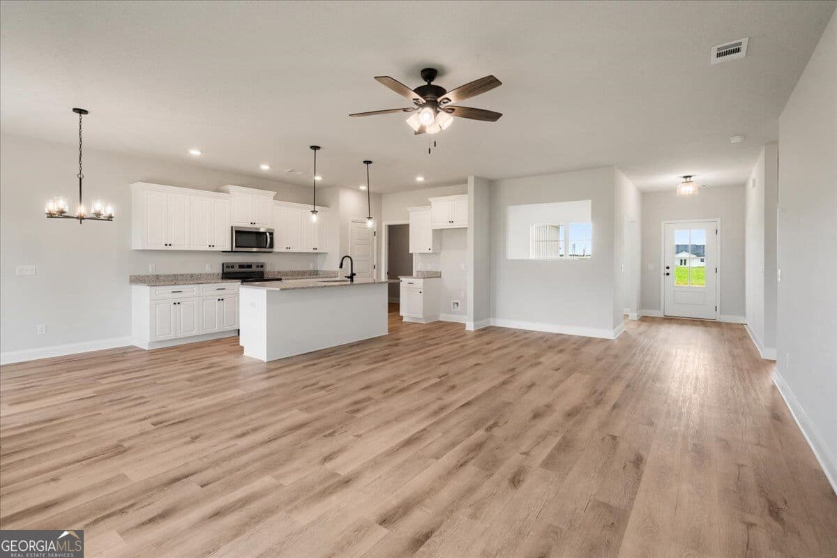 4 bedroom, 2 bathroom, 1,909 sq ft single family residence for sale at 325 Livingston Bend, Statesboro, GA 30461 — photo 6