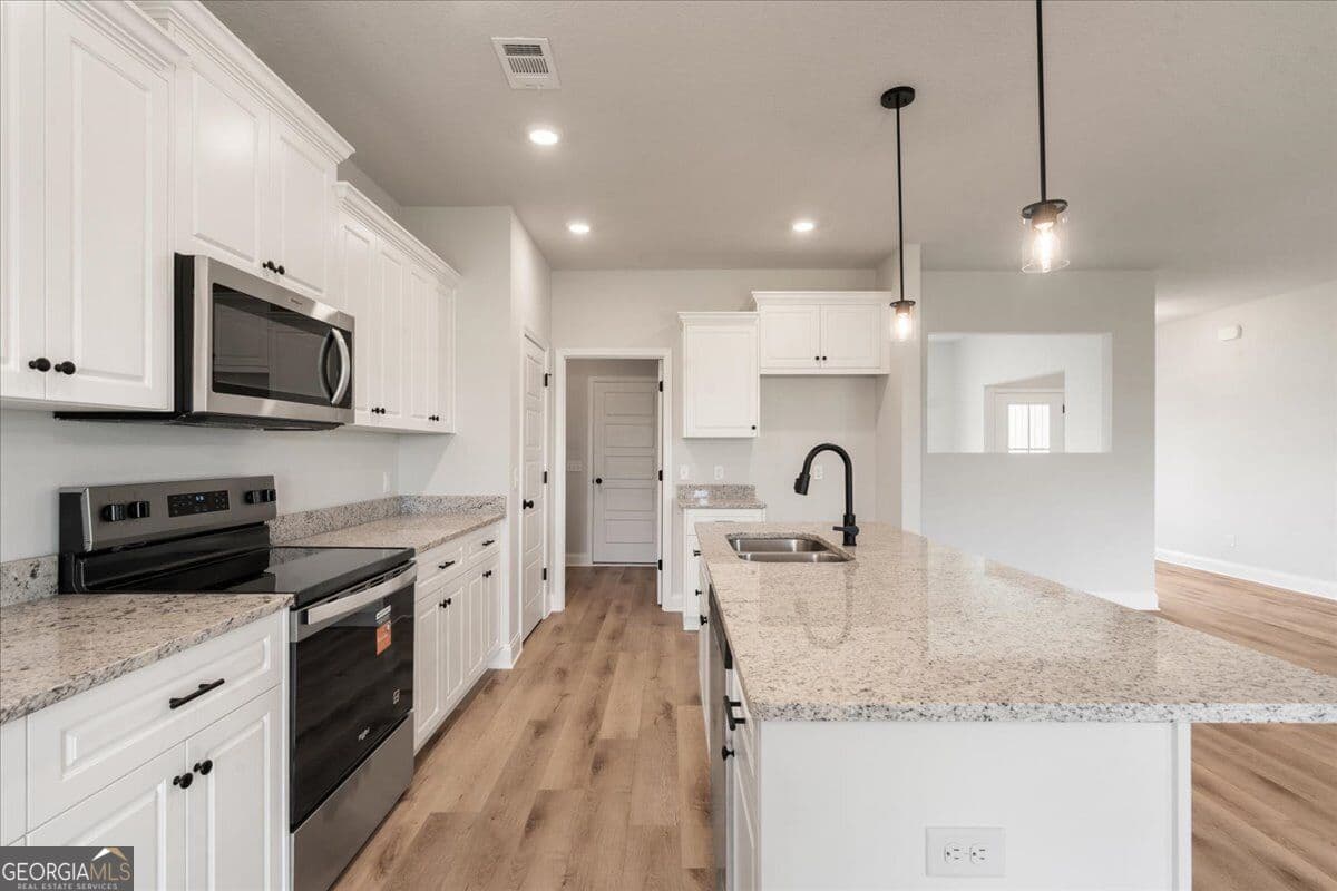 4 bedroom, 2 bathroom, 1,909 sq ft single family residence for sale at 325 Livingston Bend, Statesboro, GA 30461 — photo 7