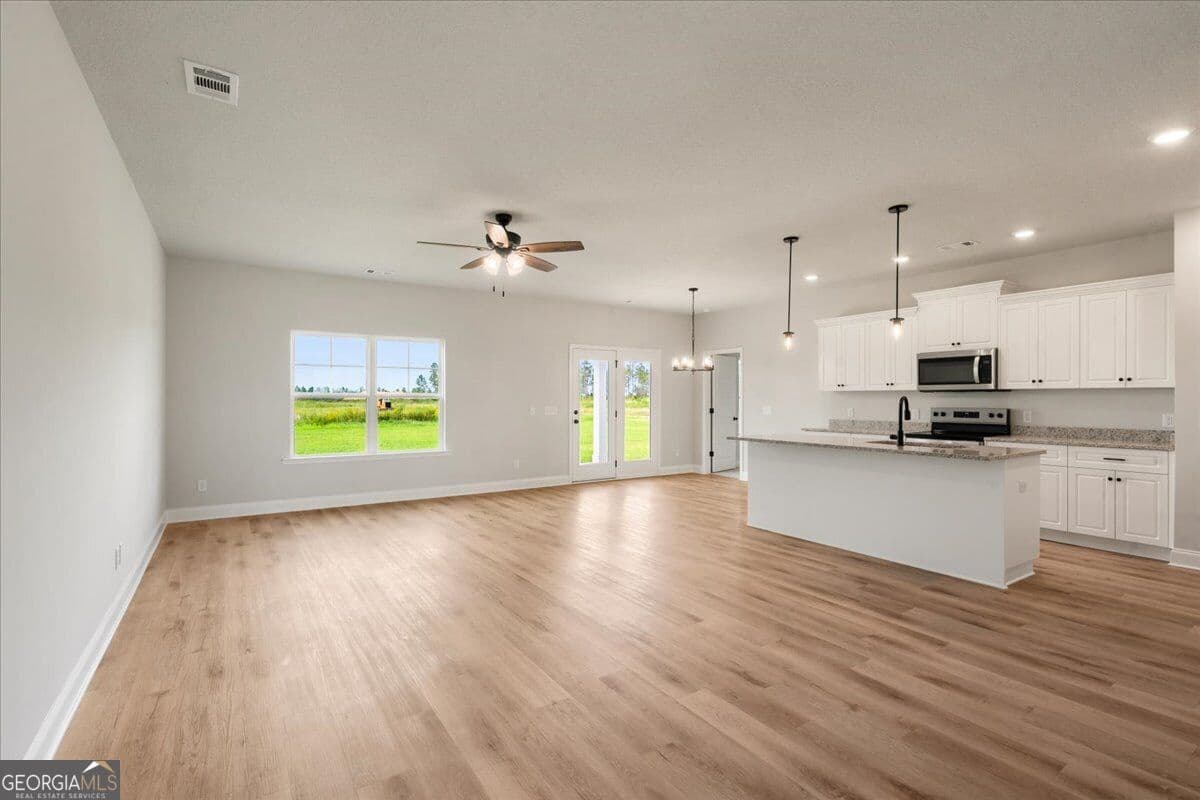 4 bedroom, 2 bathroom, 1,909 sq ft single family residence for sale at 325 Livingston Bend, Statesboro, GA 30461 — photo 5